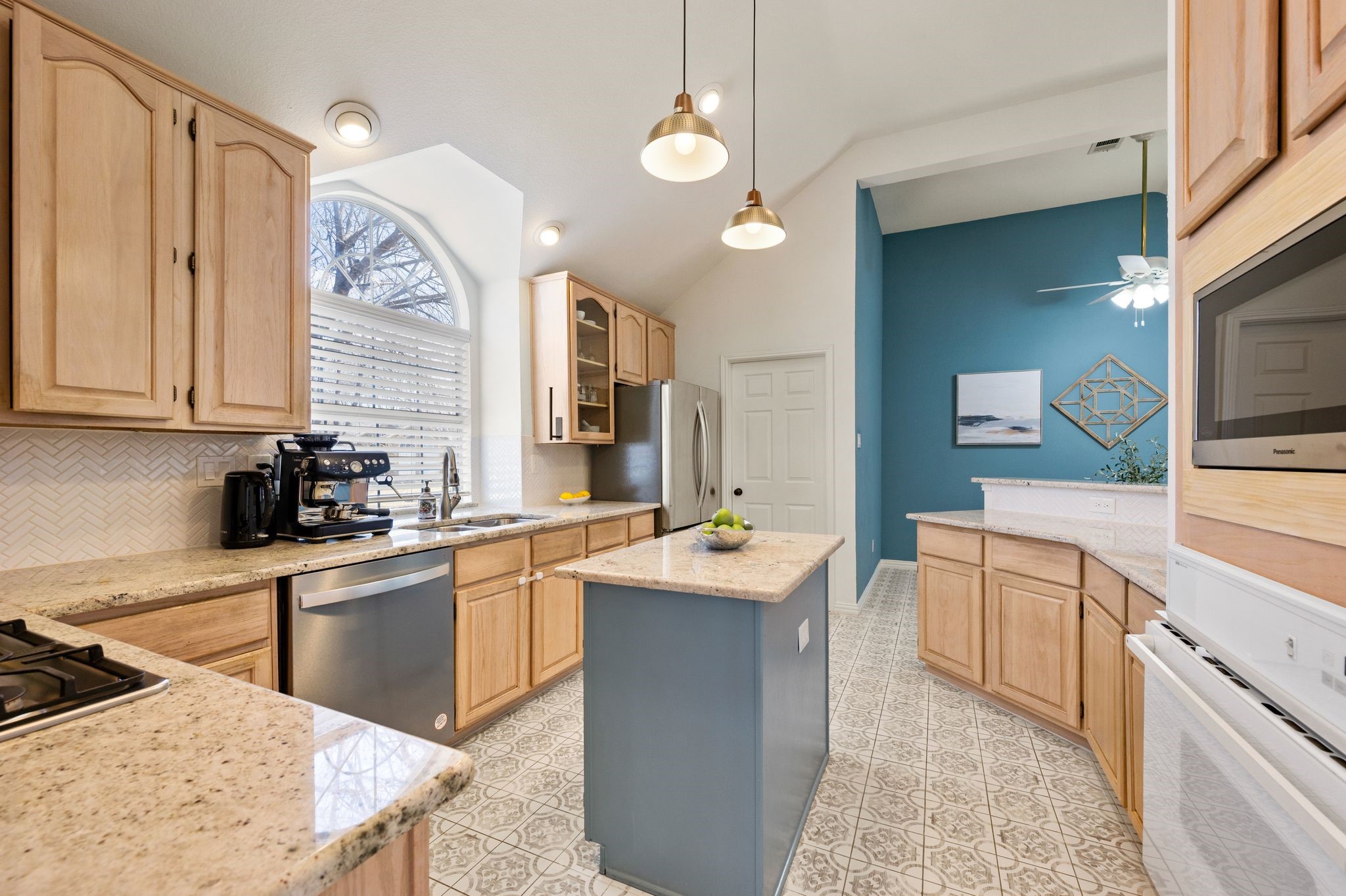 1604 Los Altos Court