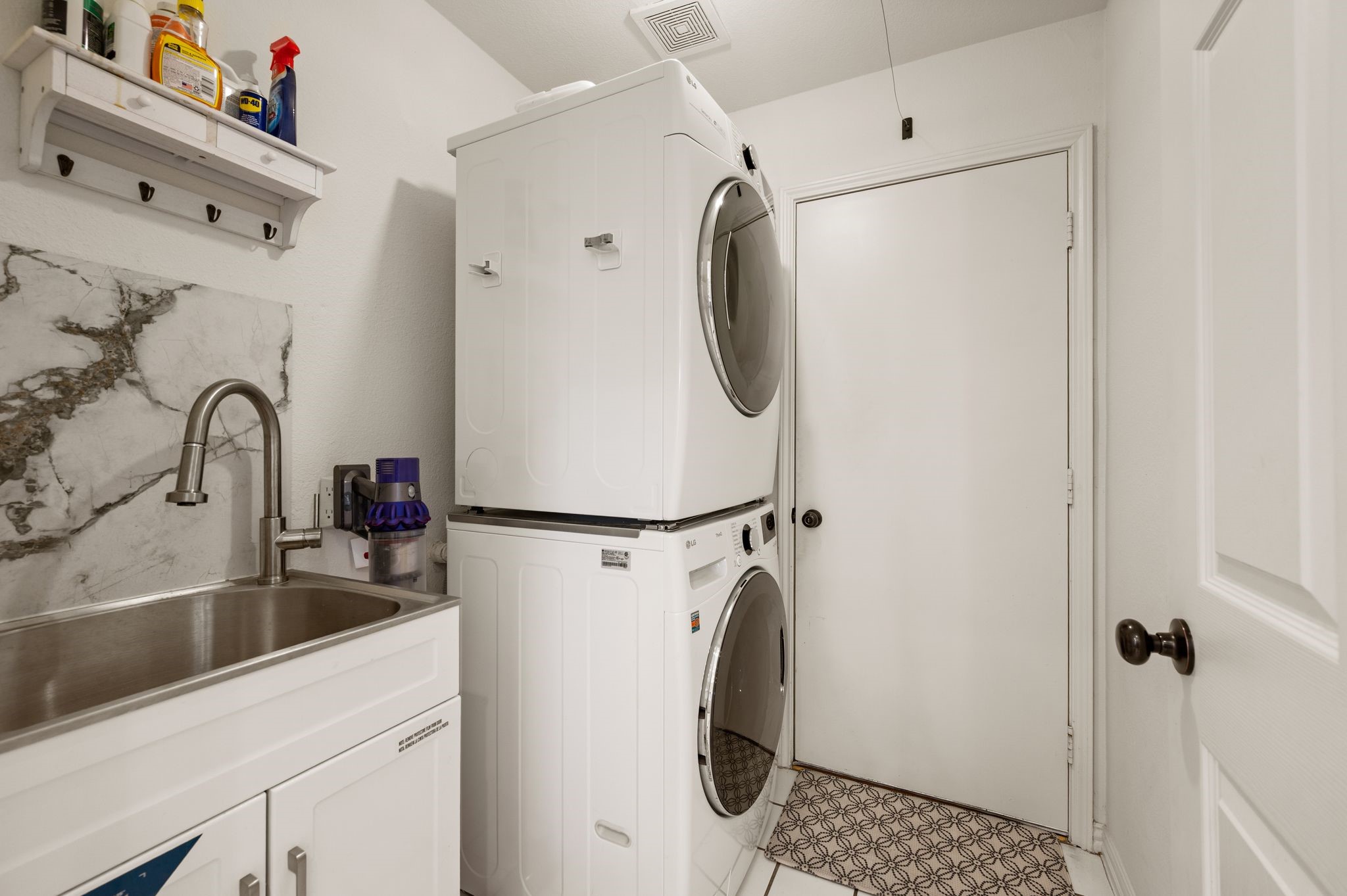 1604 Los Altos Court