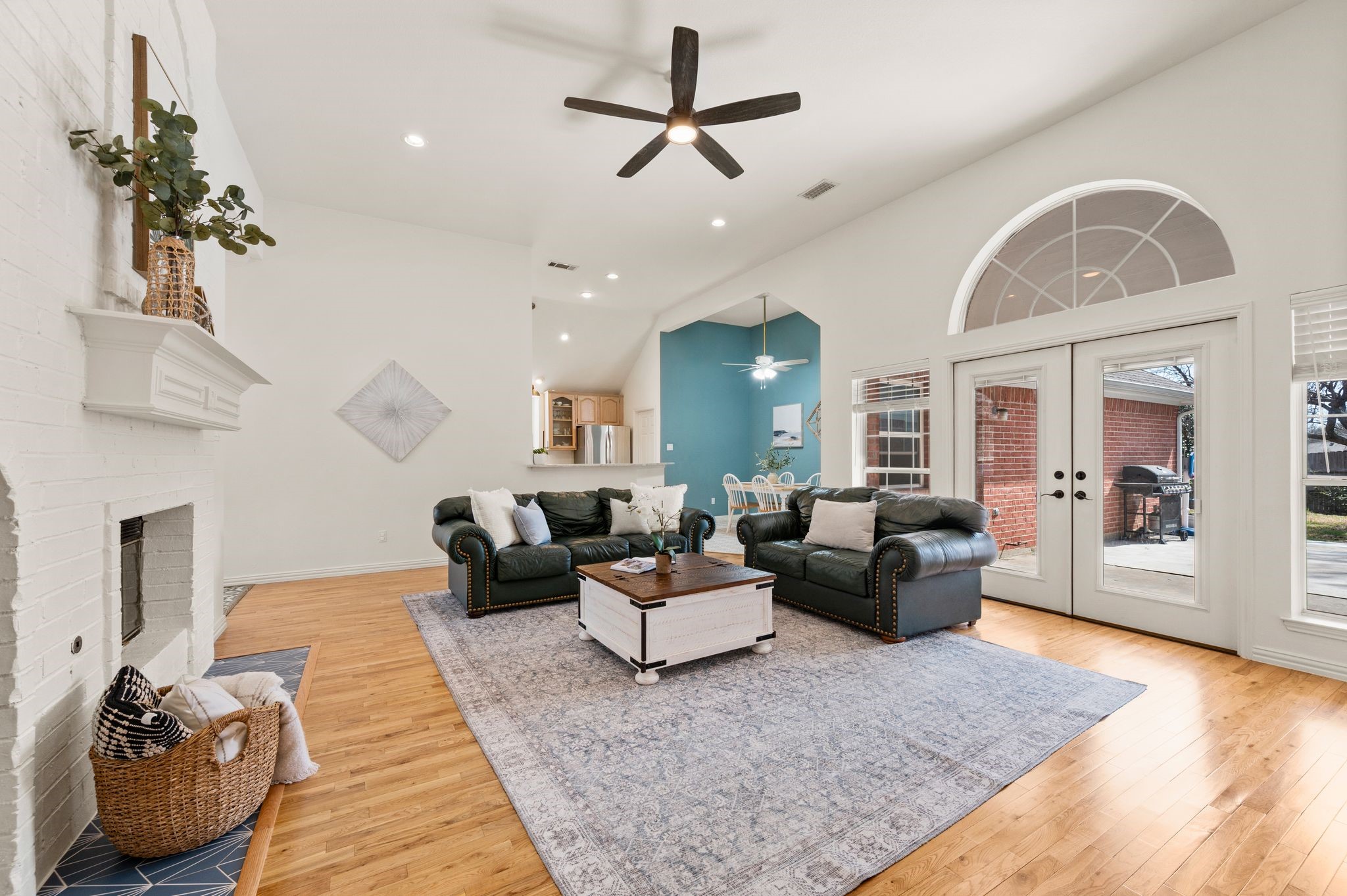 1604 Los Altos Court