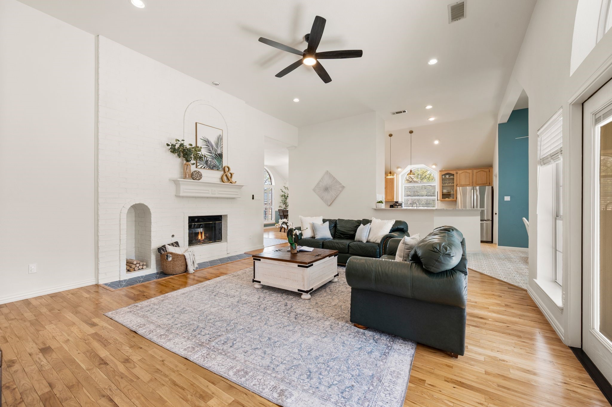 1604 Los Altos Court