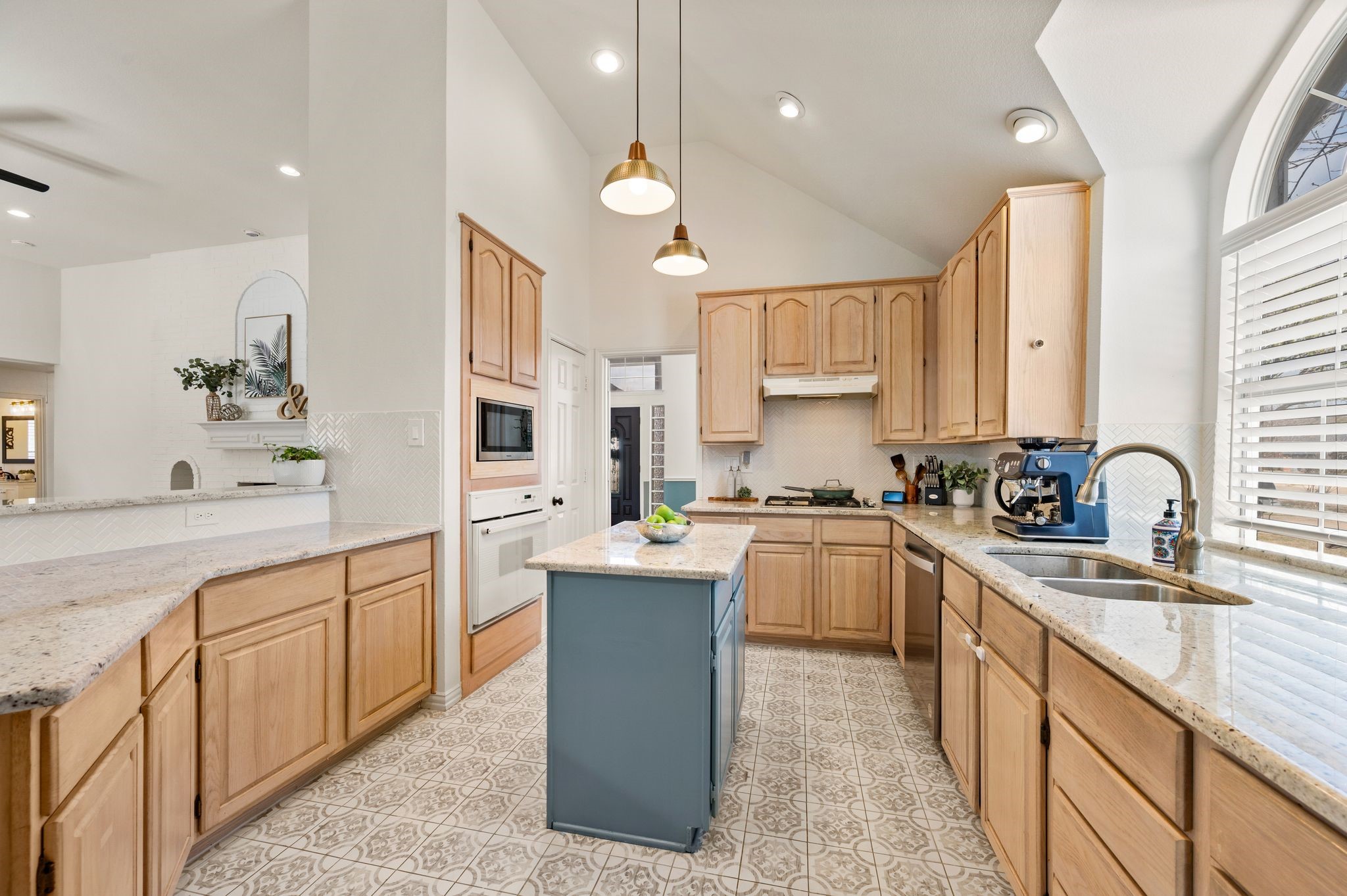 1604 Los Altos Court