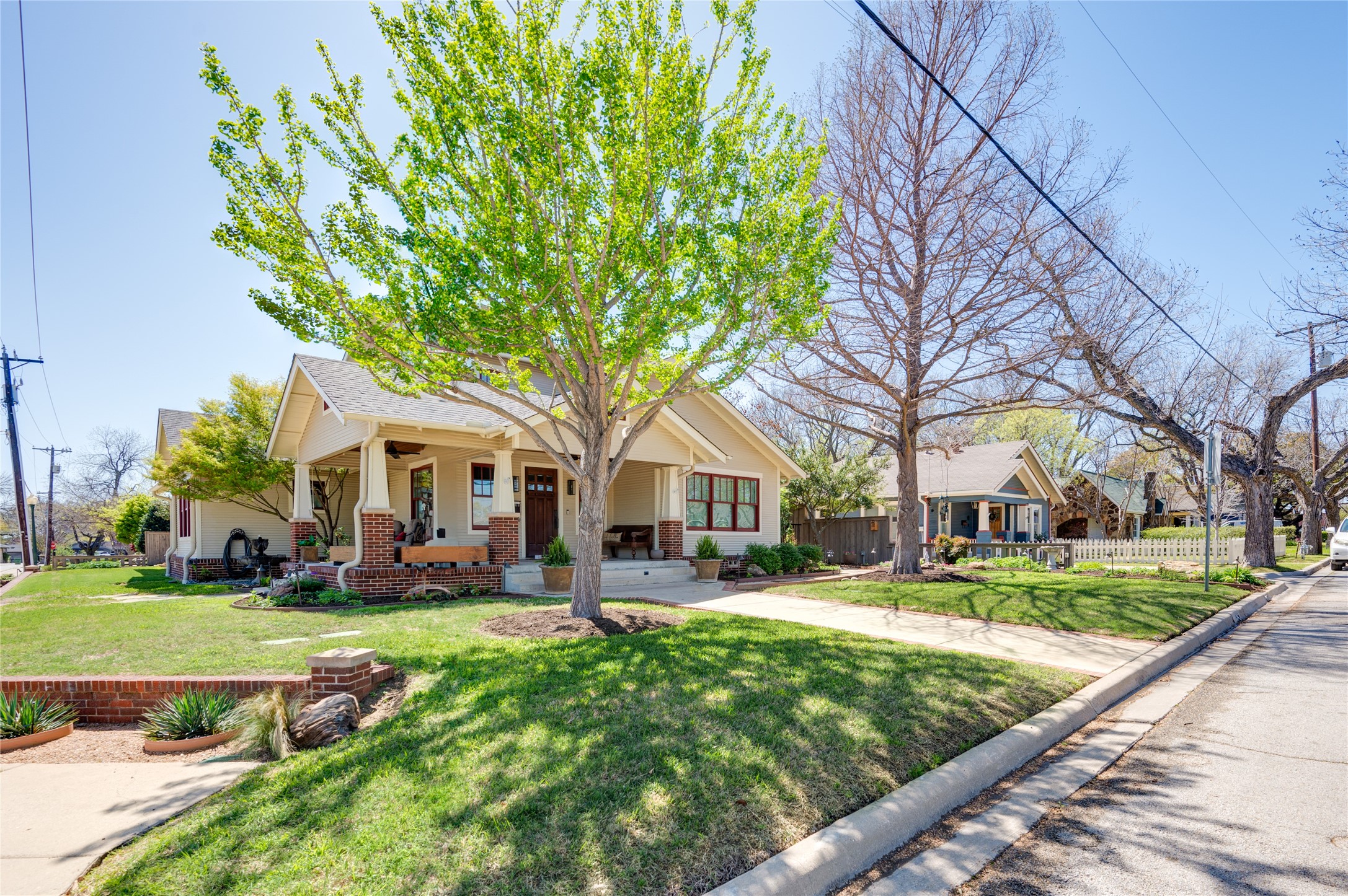 843 E Wall Street