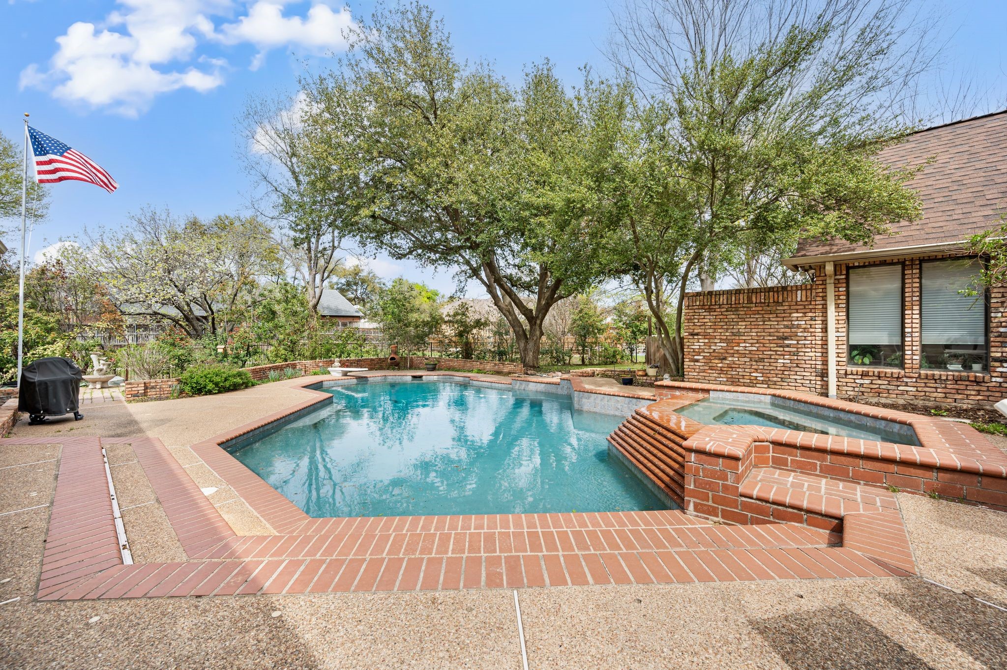 4310 Pembrooke Parkway N