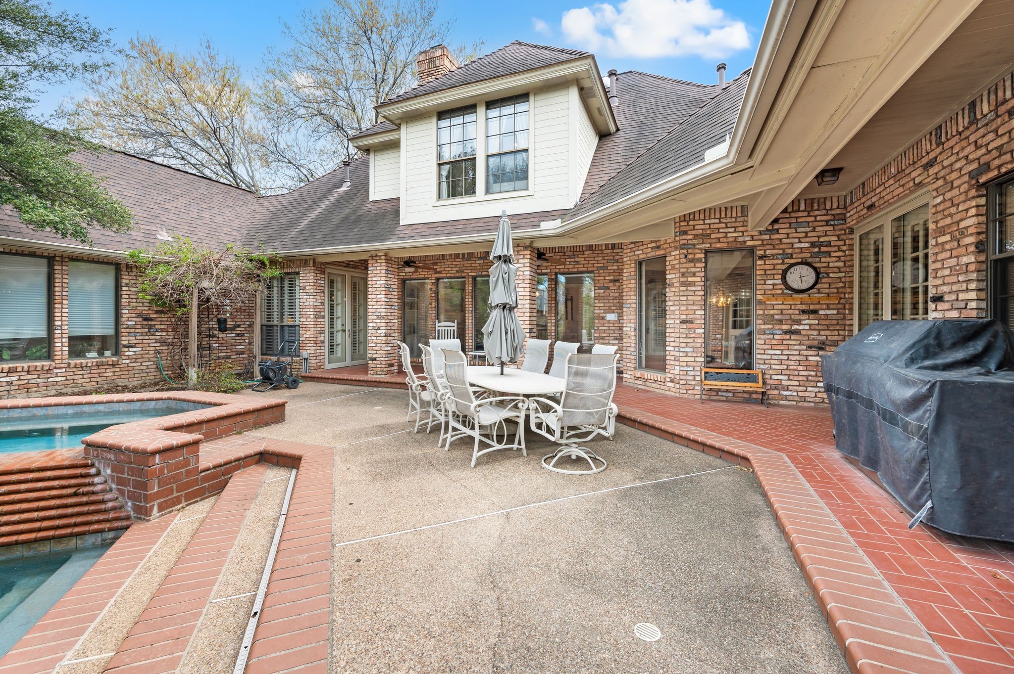 4310 Pembrooke Parkway N