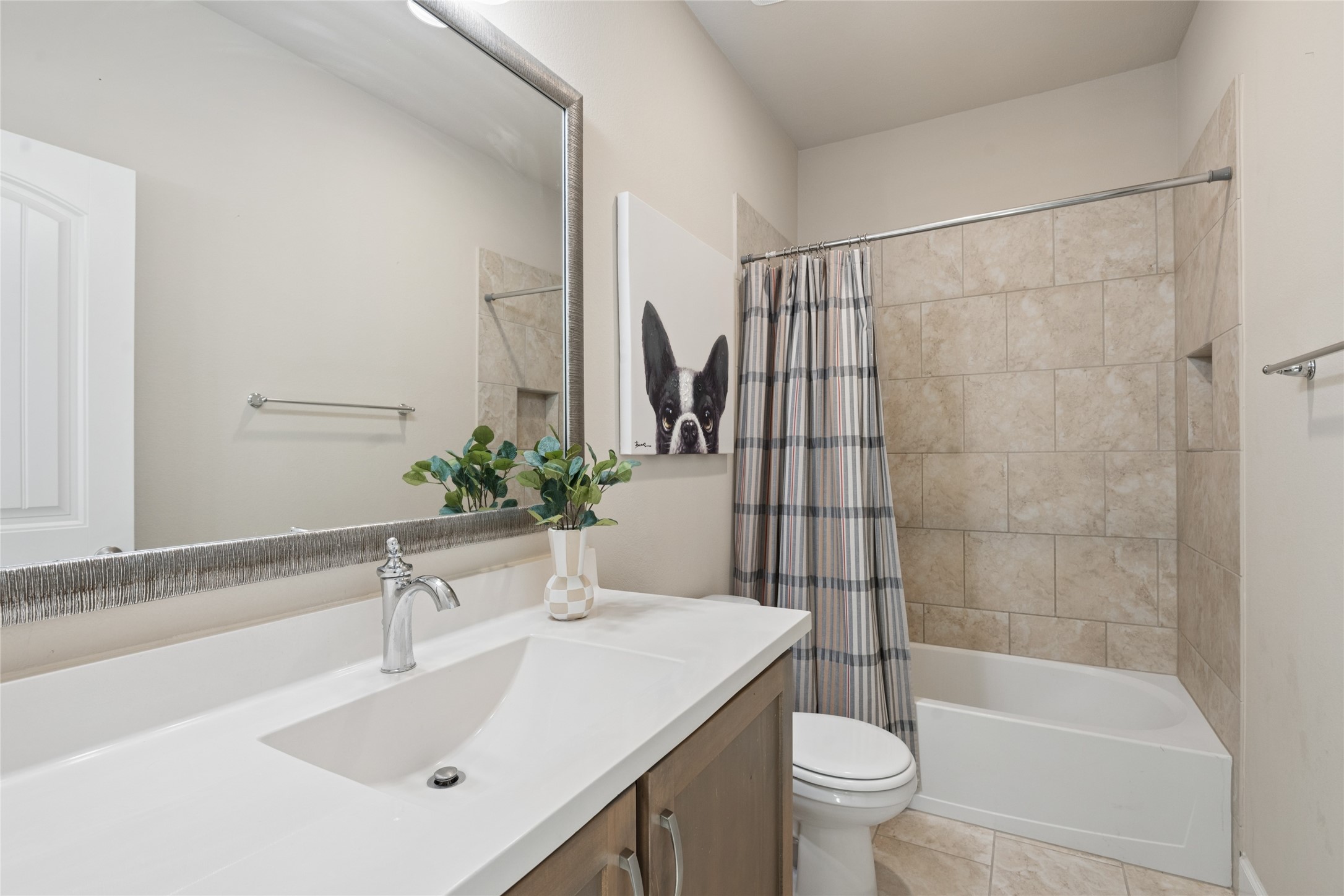 8777 Montreal Mews