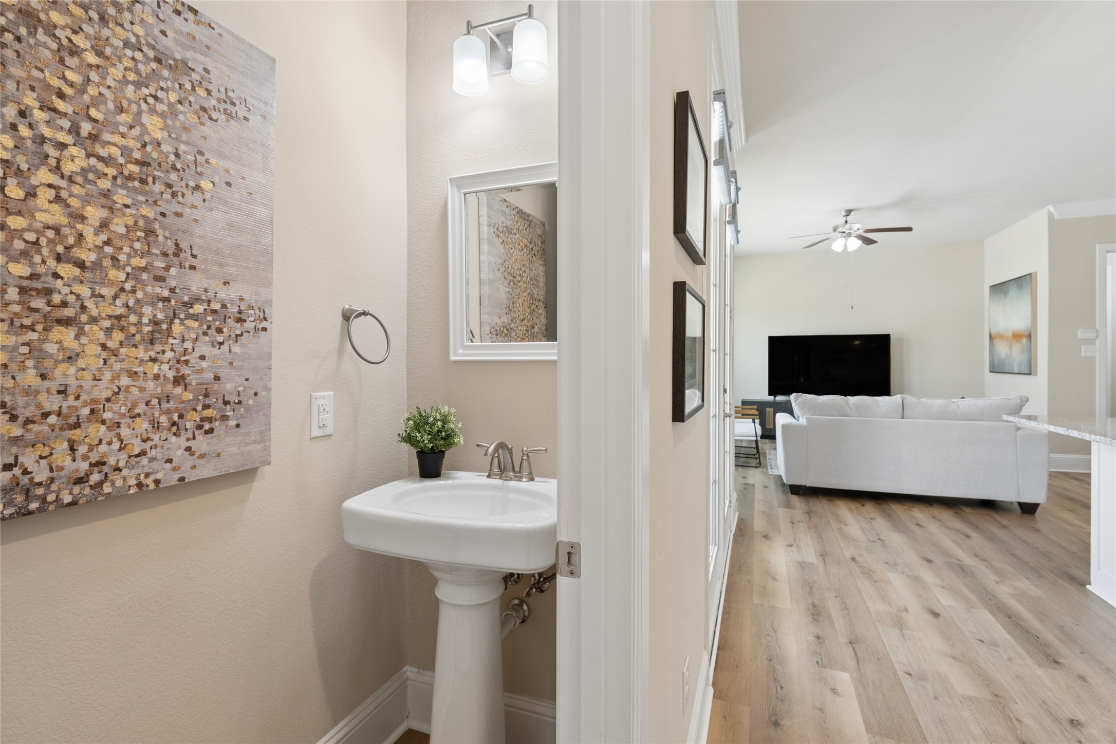 8777 Montreal Mews