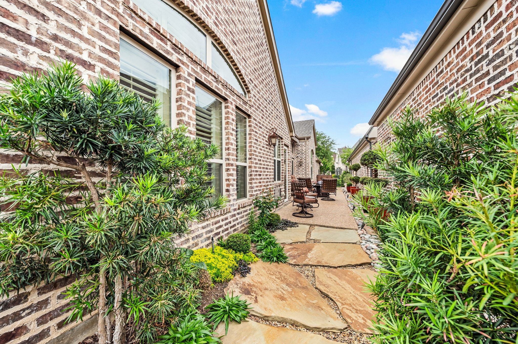 825 Creekview Lane