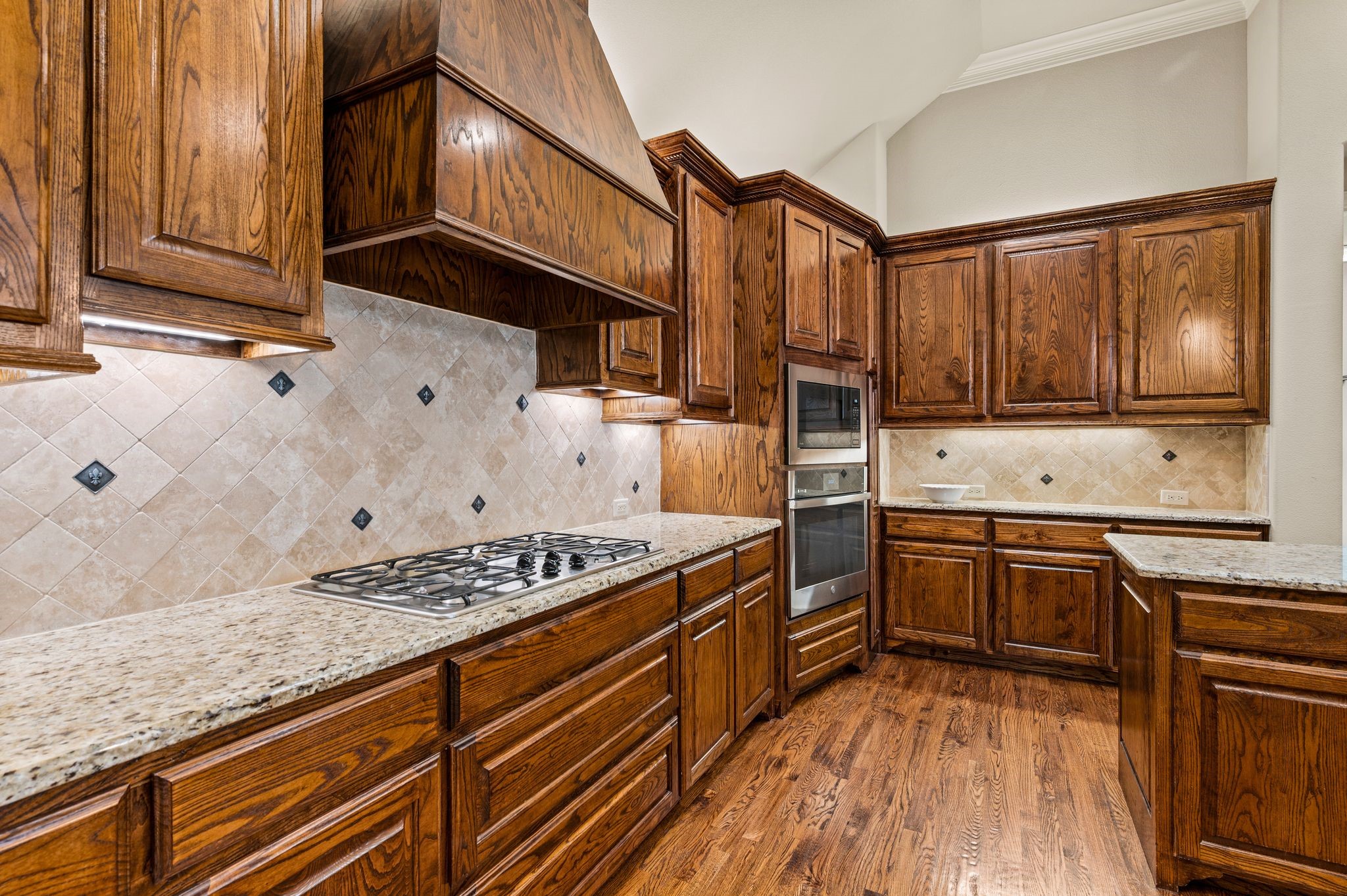 825 Creekview Lane