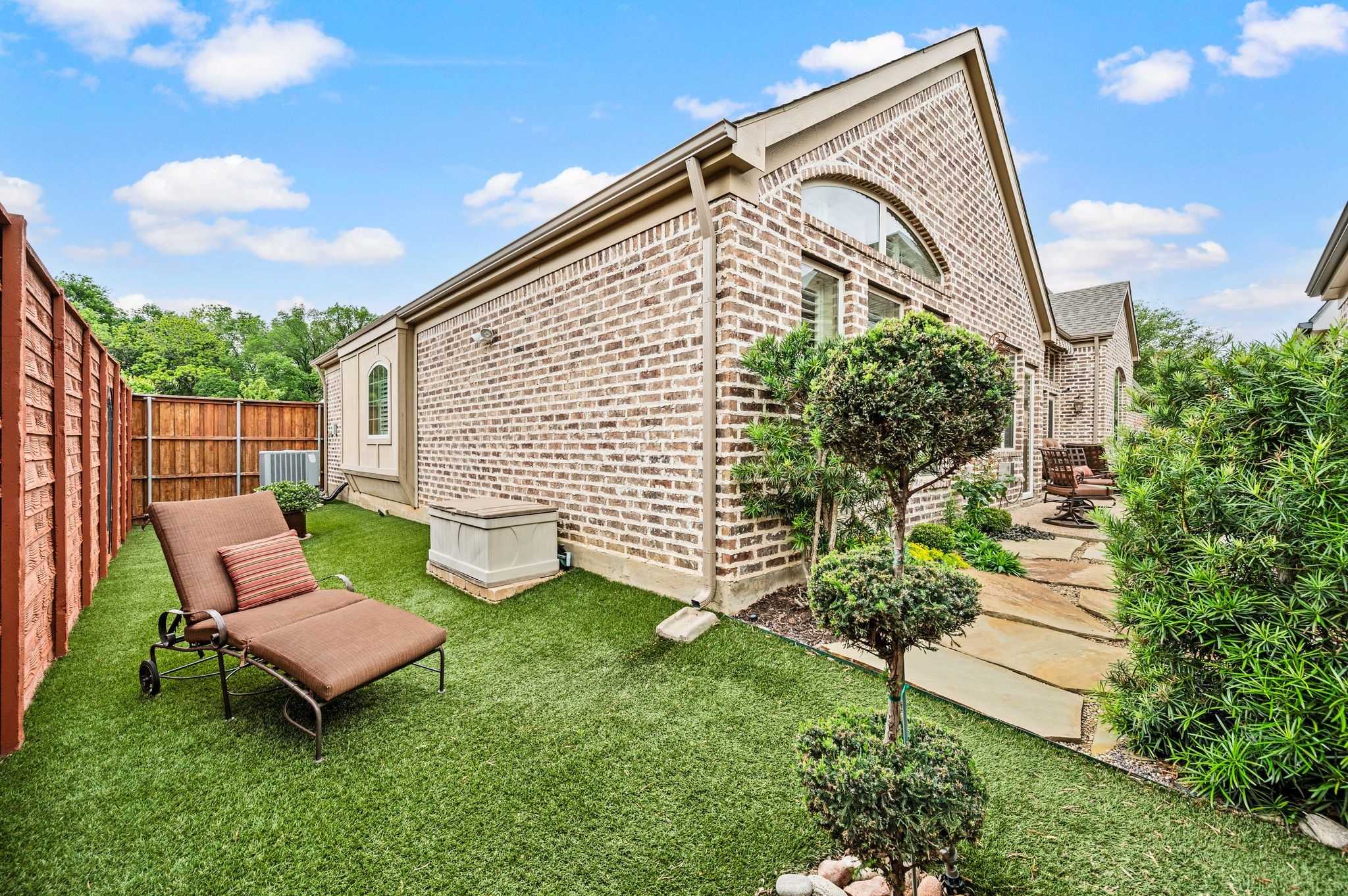 825 Creekview Lane