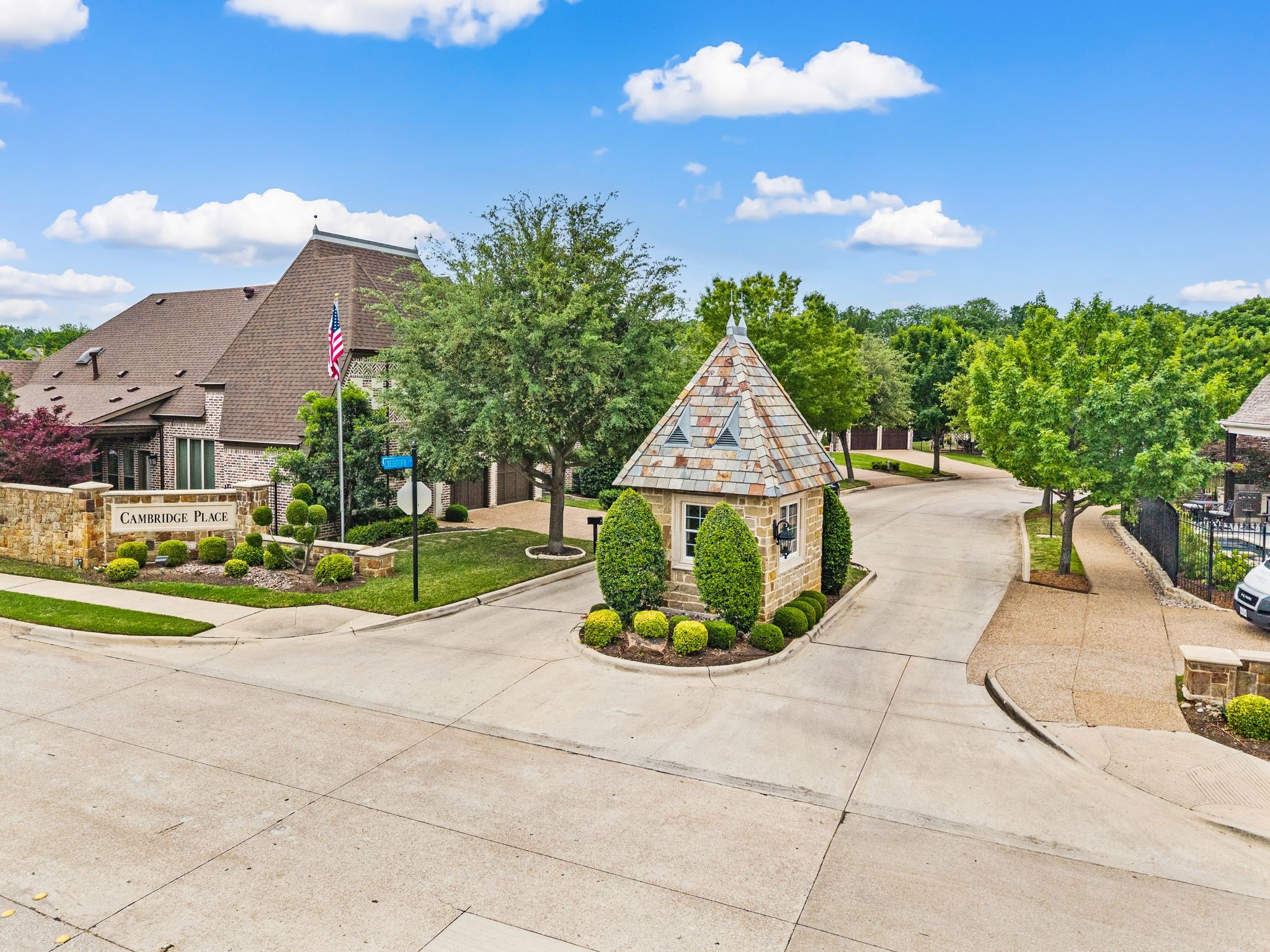 825 Creekview Lane