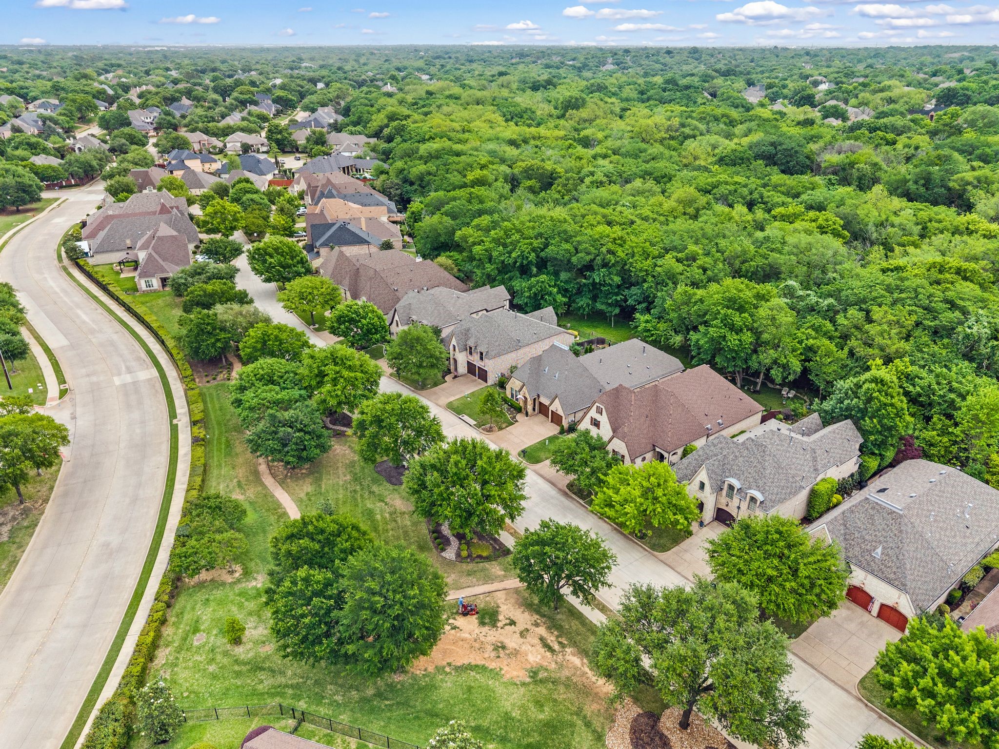 825 Creekview Lane