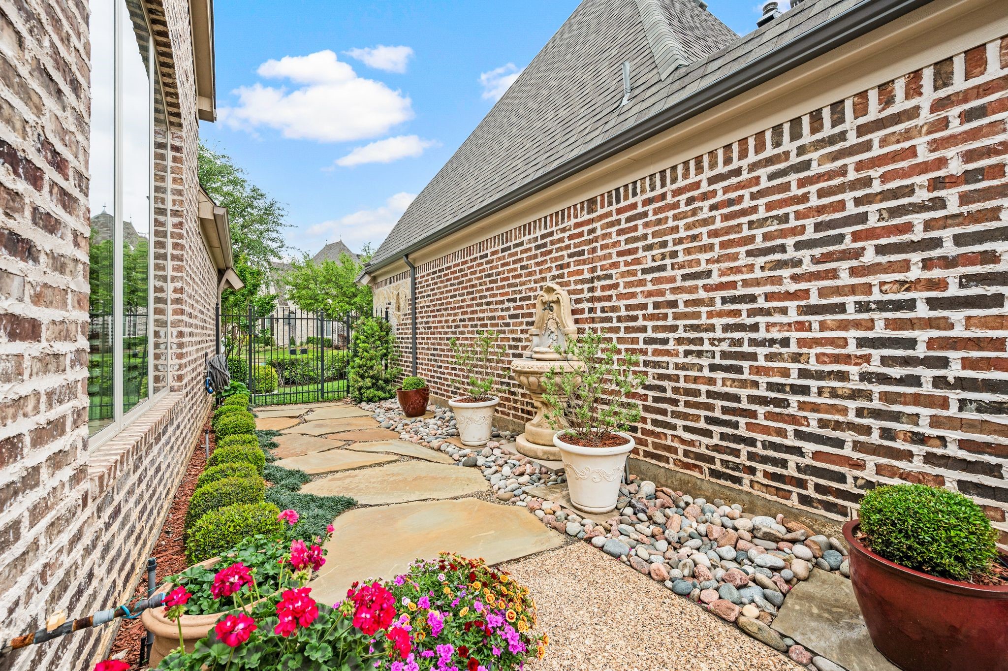825 Creekview Lane