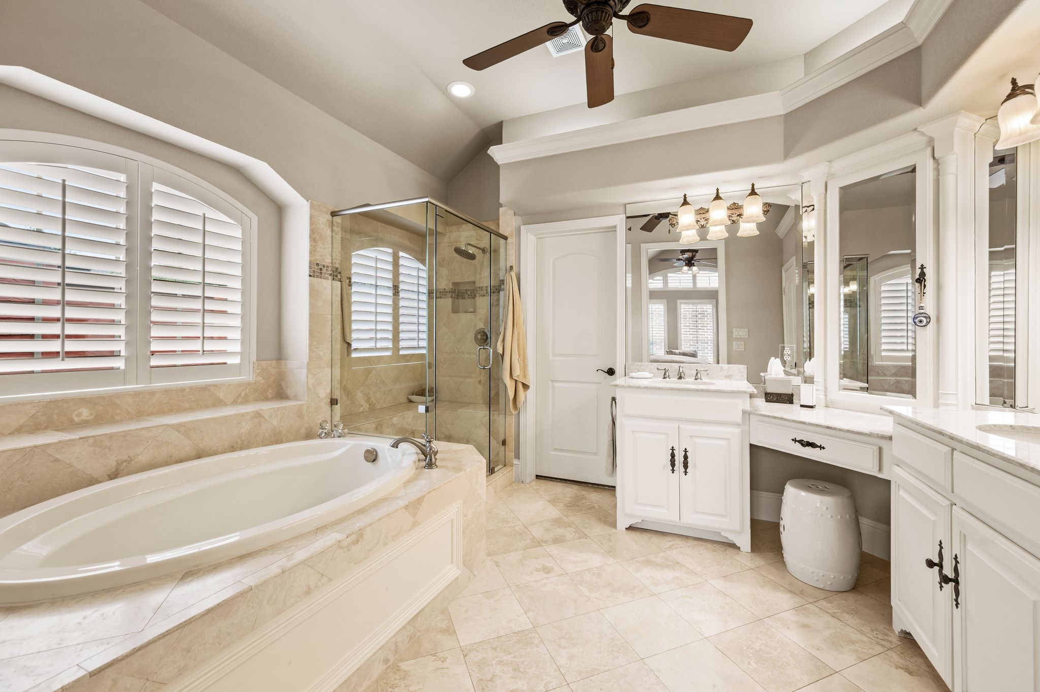 825 Creekview Lane