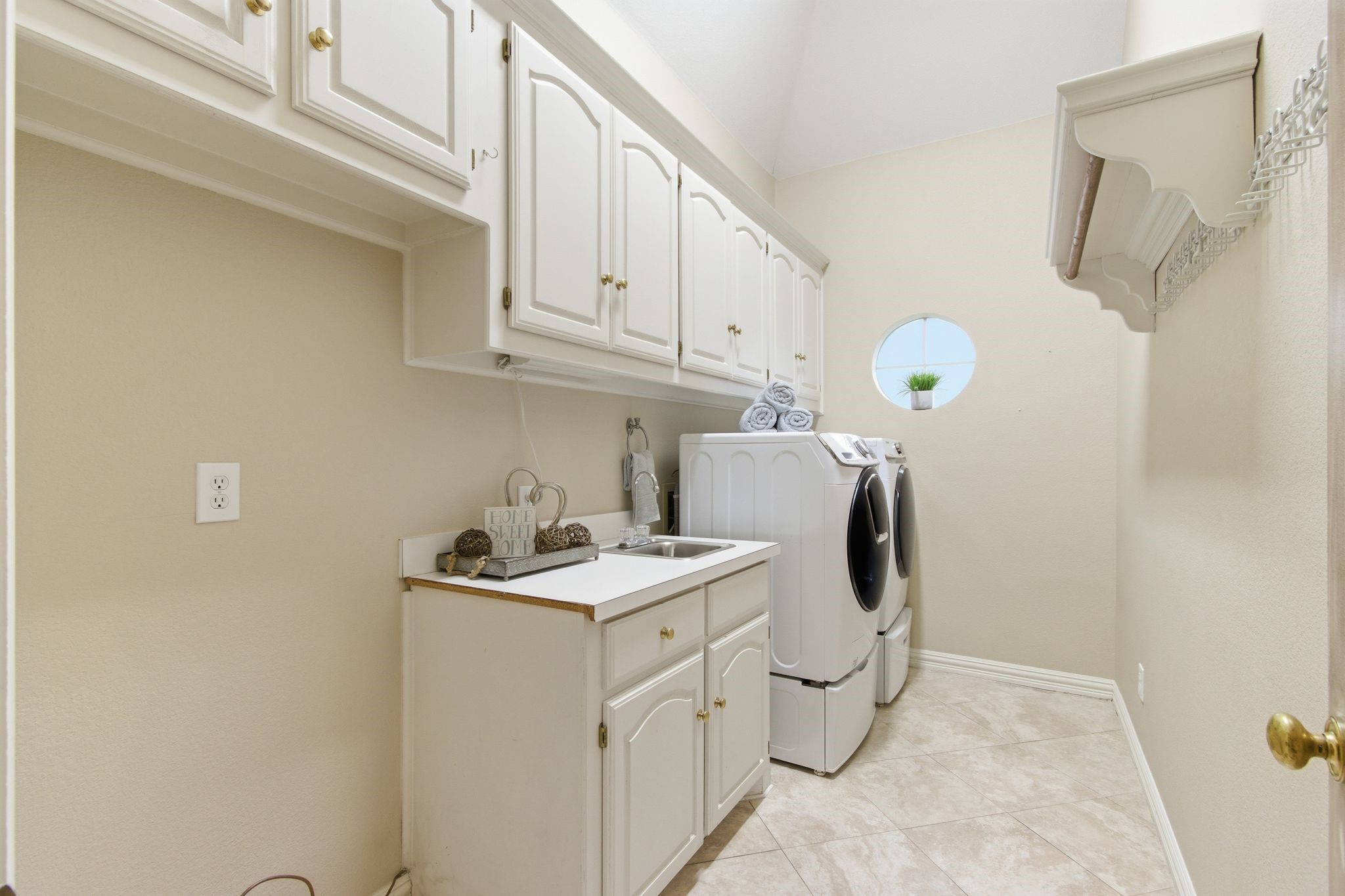 2506 Twelve Oaks Lane