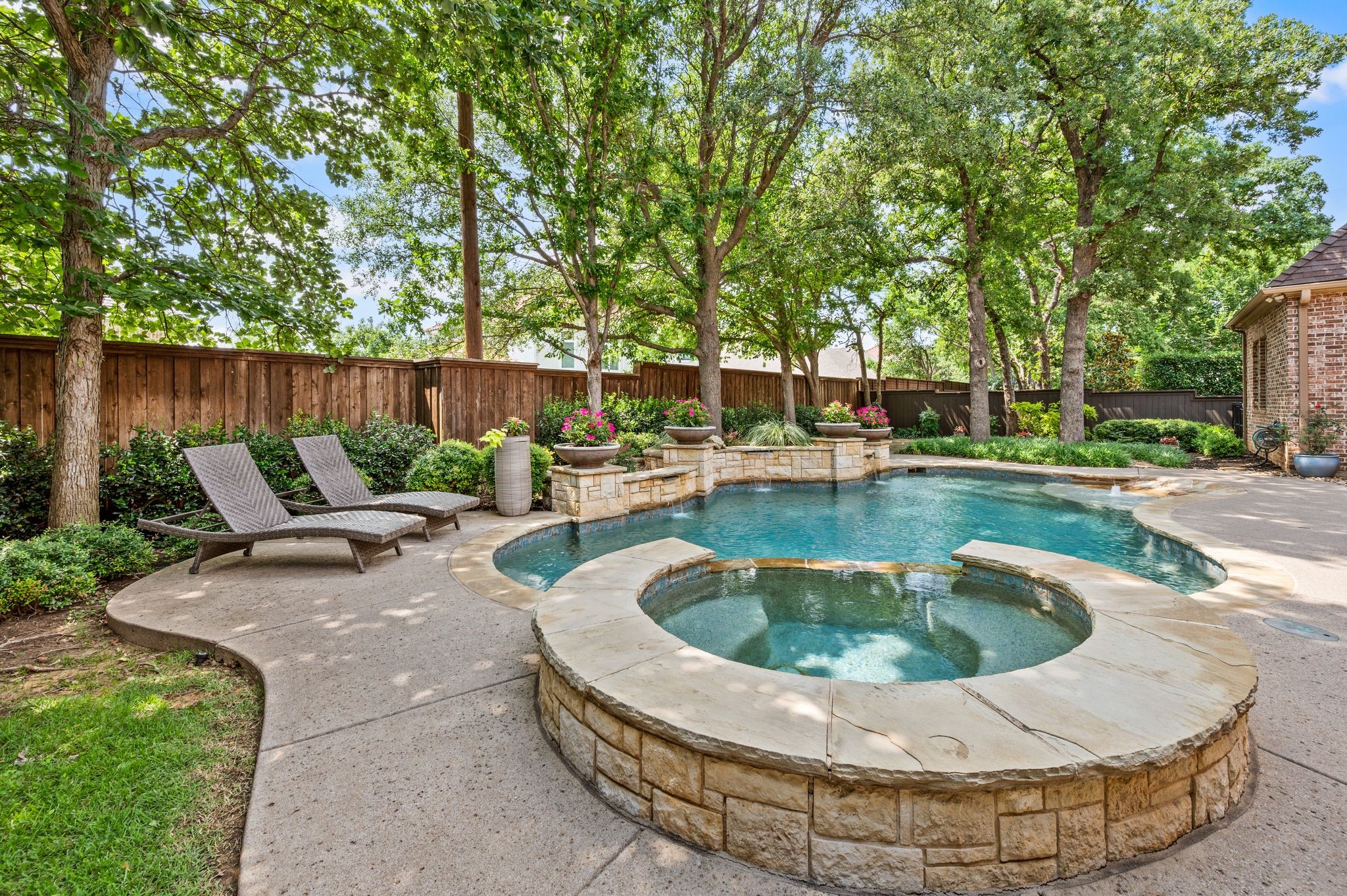 6804 Whittier Lane