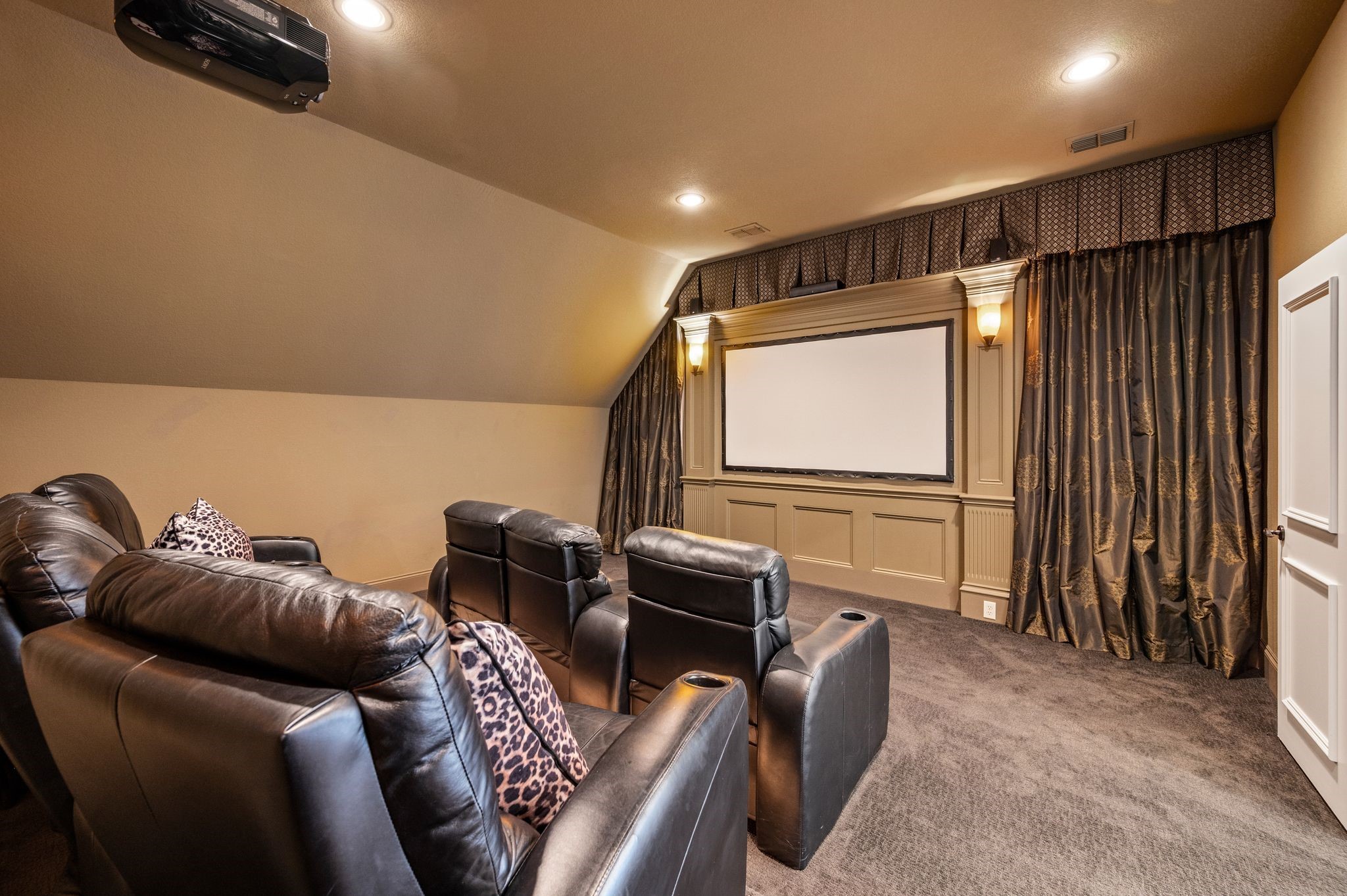 6804 Whittier Lane