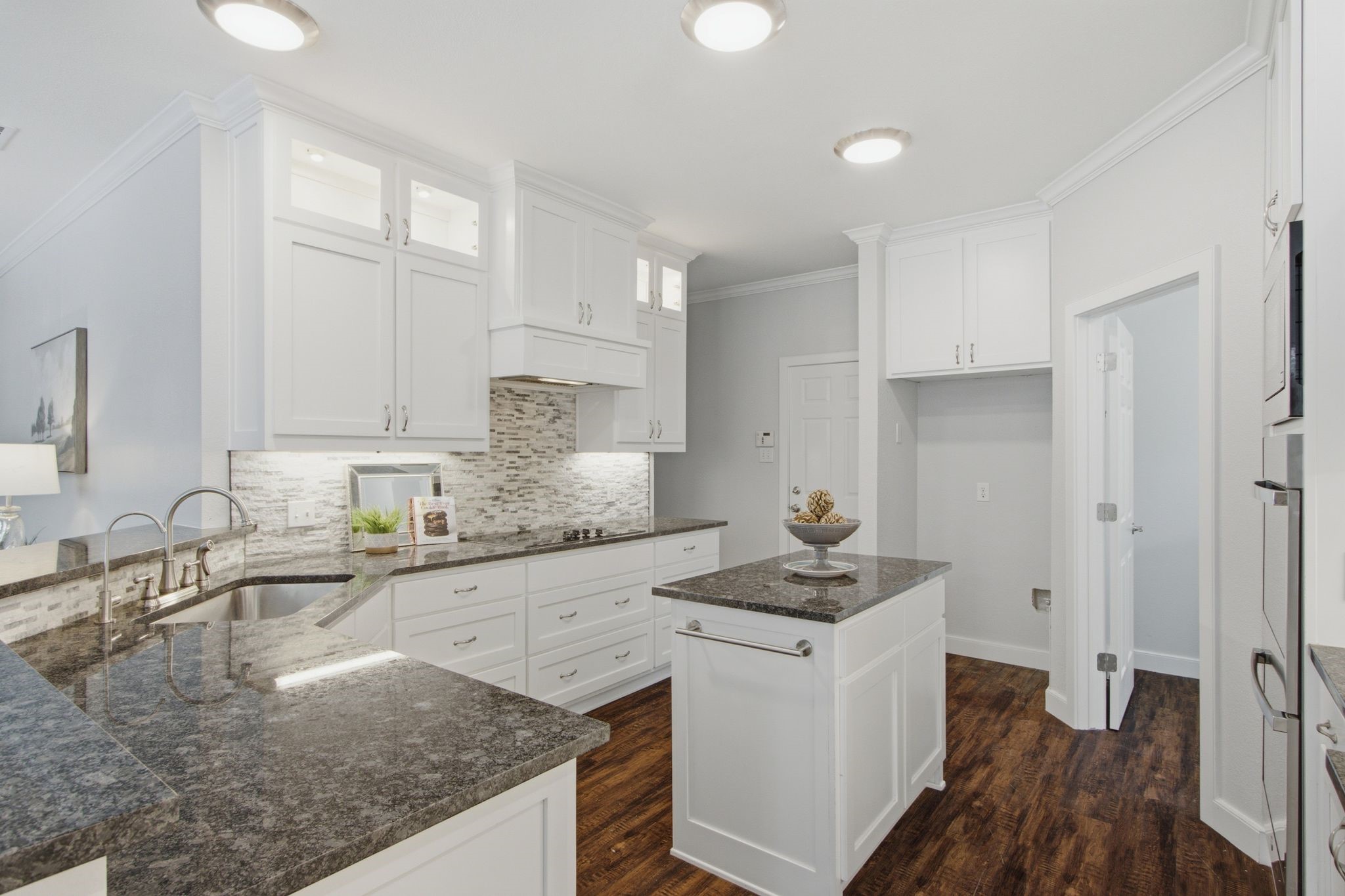 6836 Moss Lane