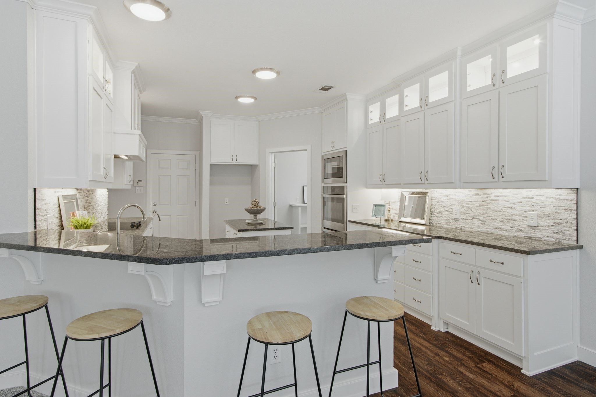 6836 Moss Lane