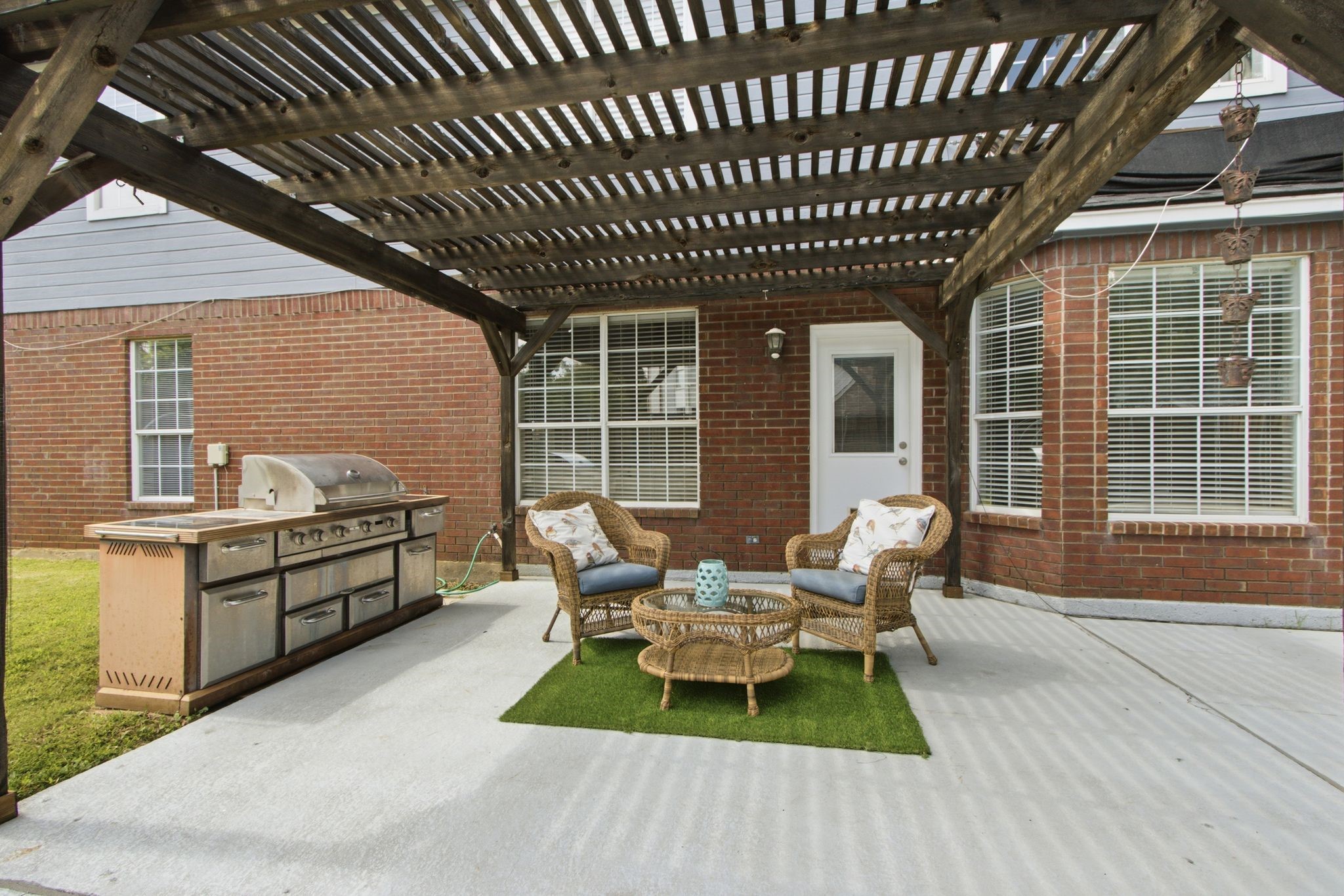 6836 Moss Lane