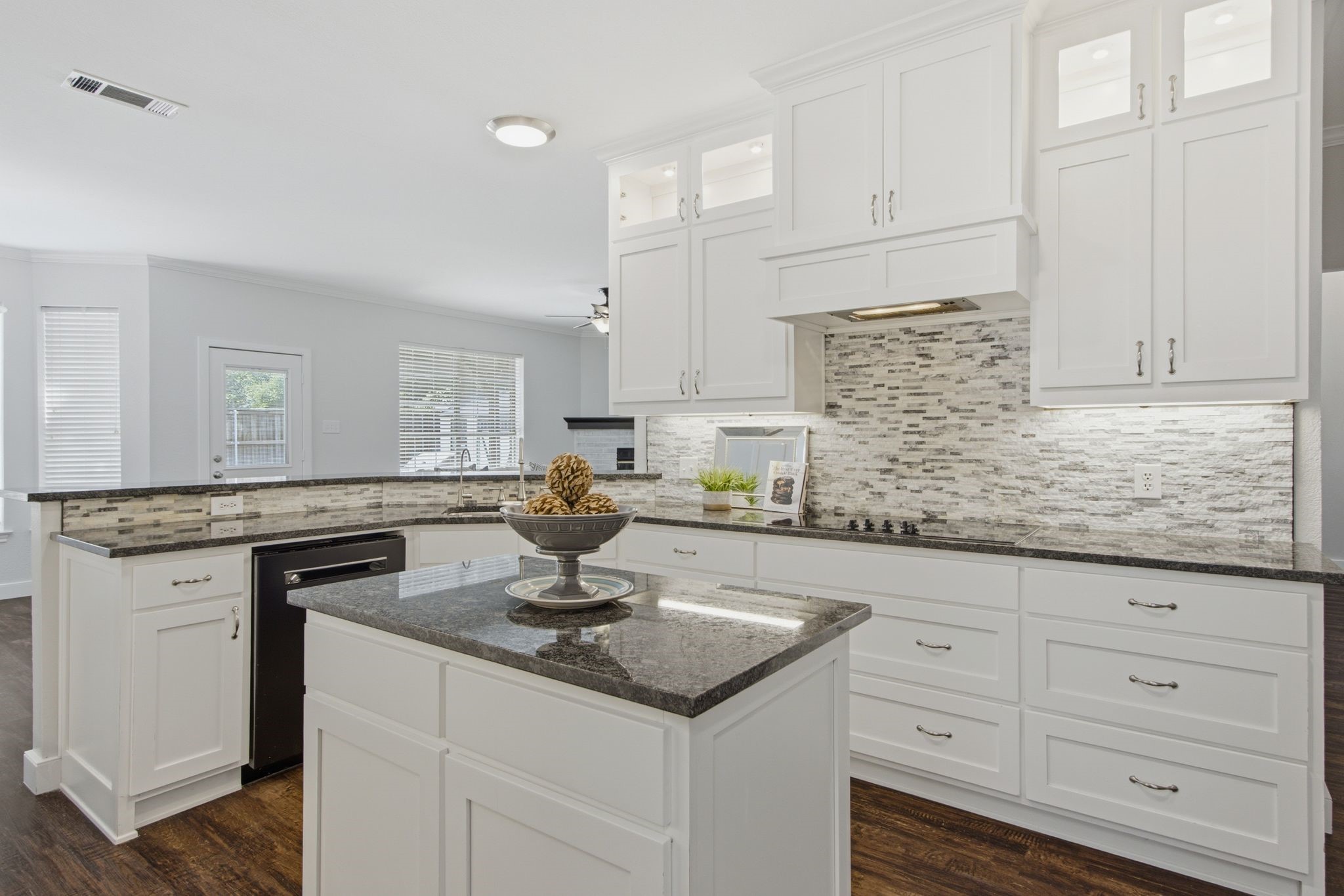 6836 Moss Lane