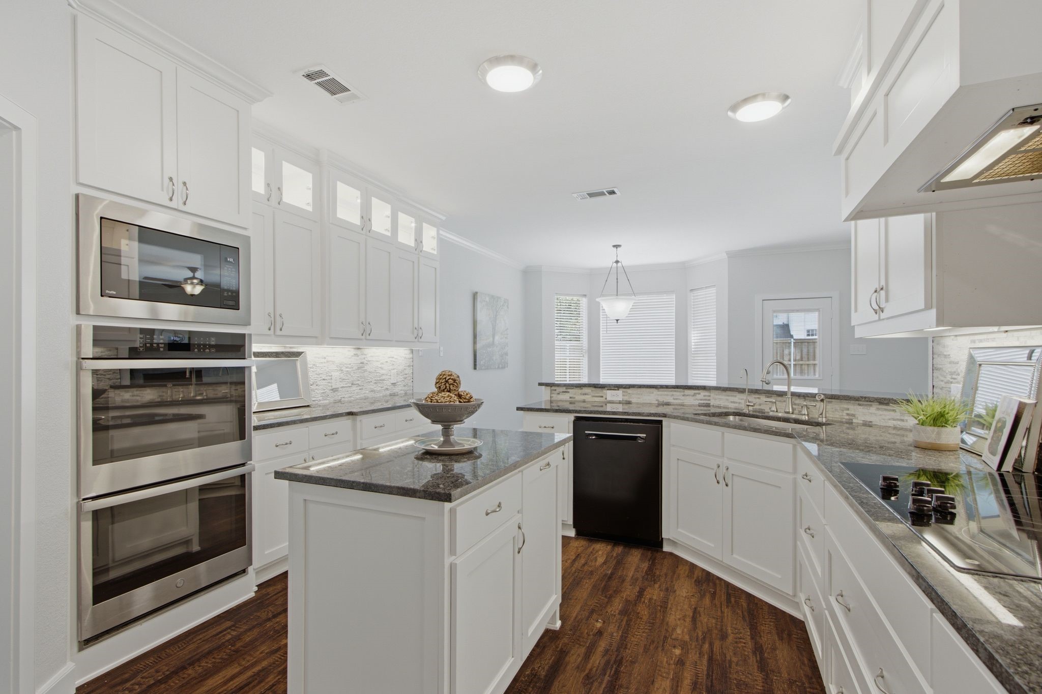 6836 Moss Lane