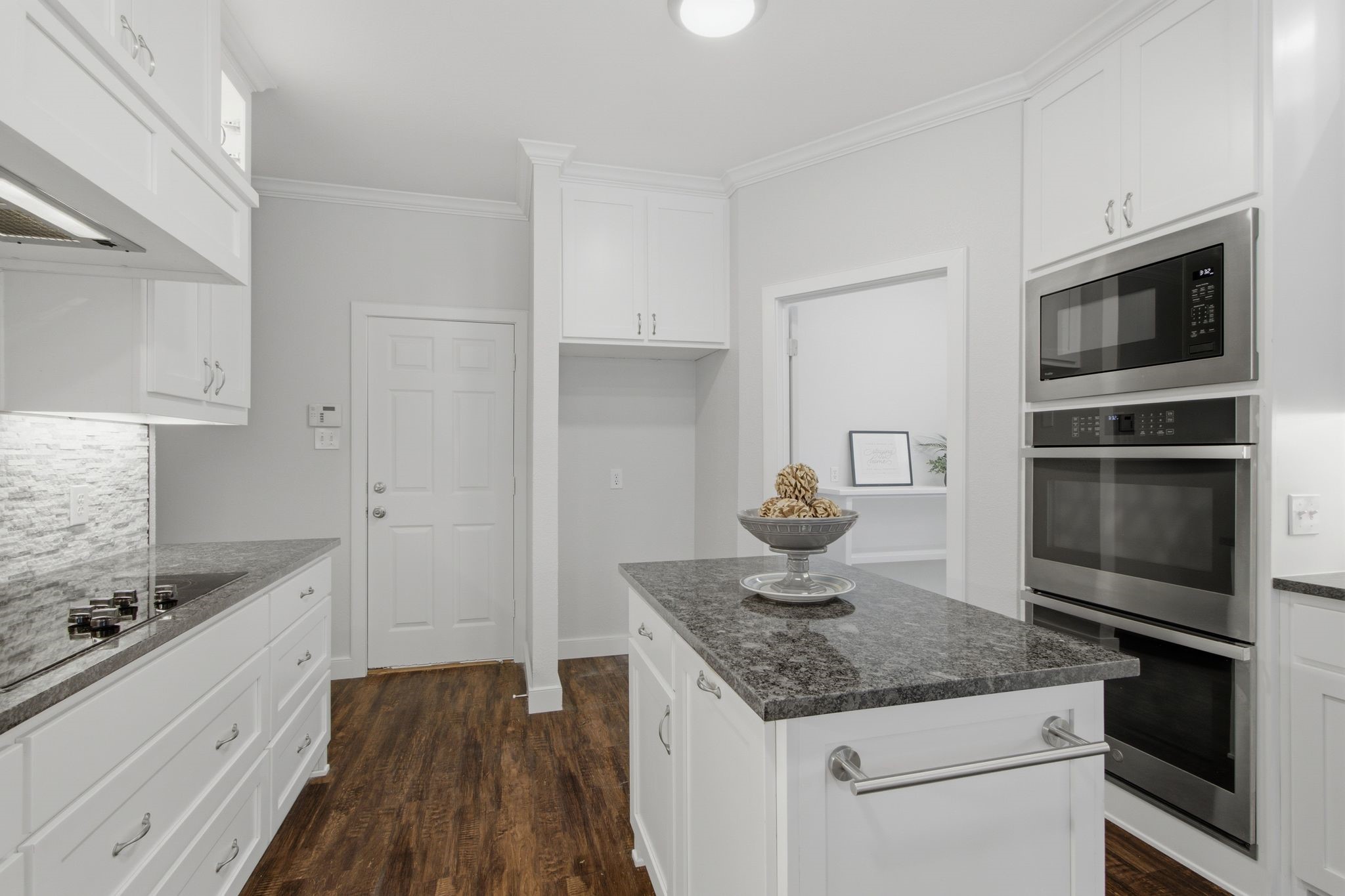 6836 Moss Lane