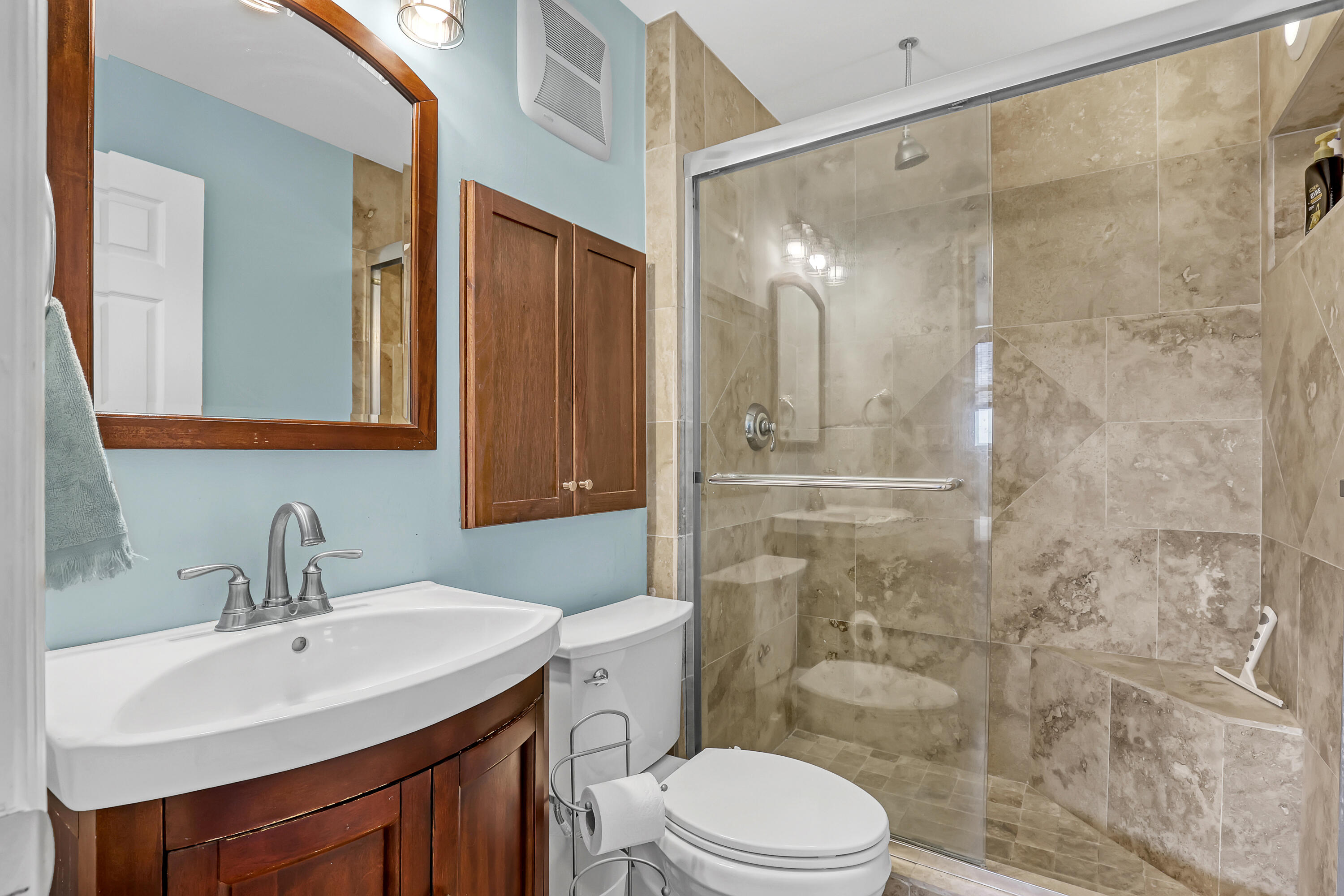 689 NE 6th 4020