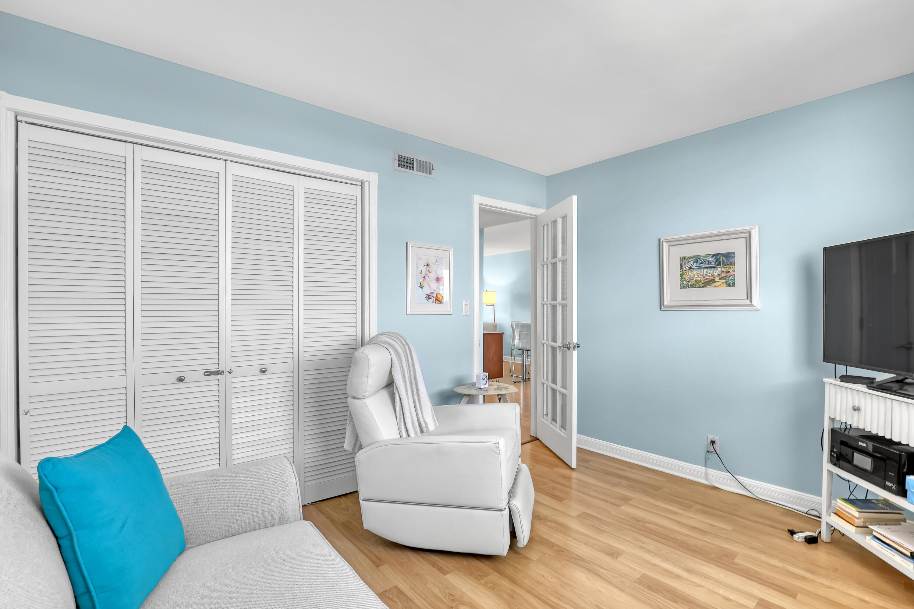 689 NE 6th 4020