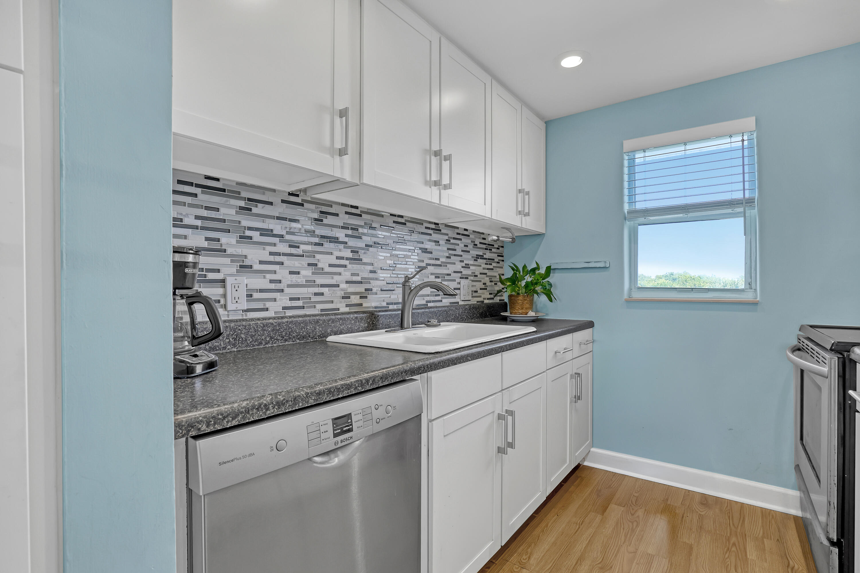 689 NE 6th 4020