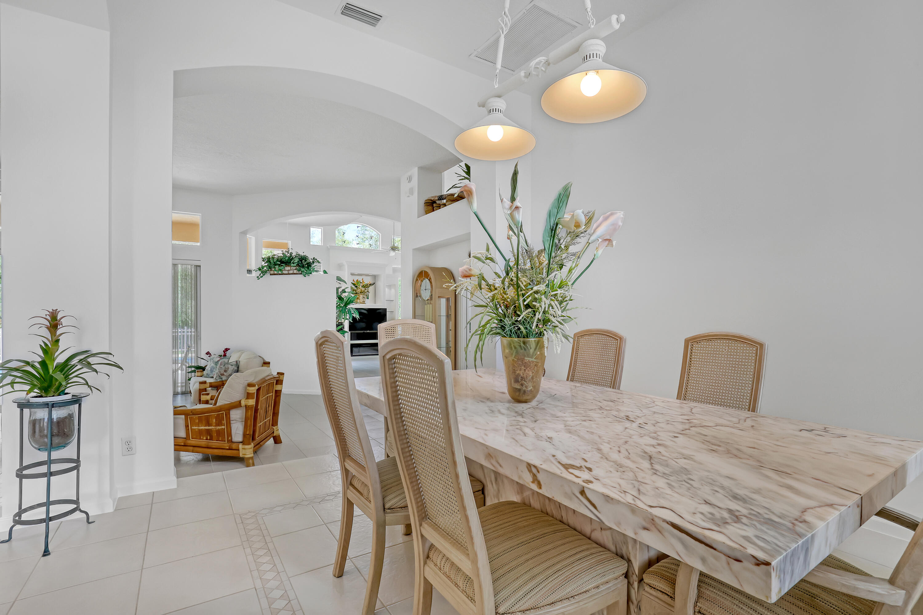 559 SW Squire Johns Lane