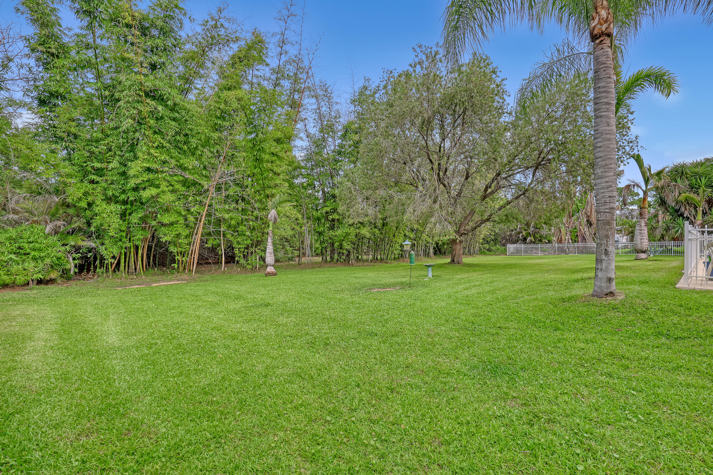 559 SW Squire Johns Lane