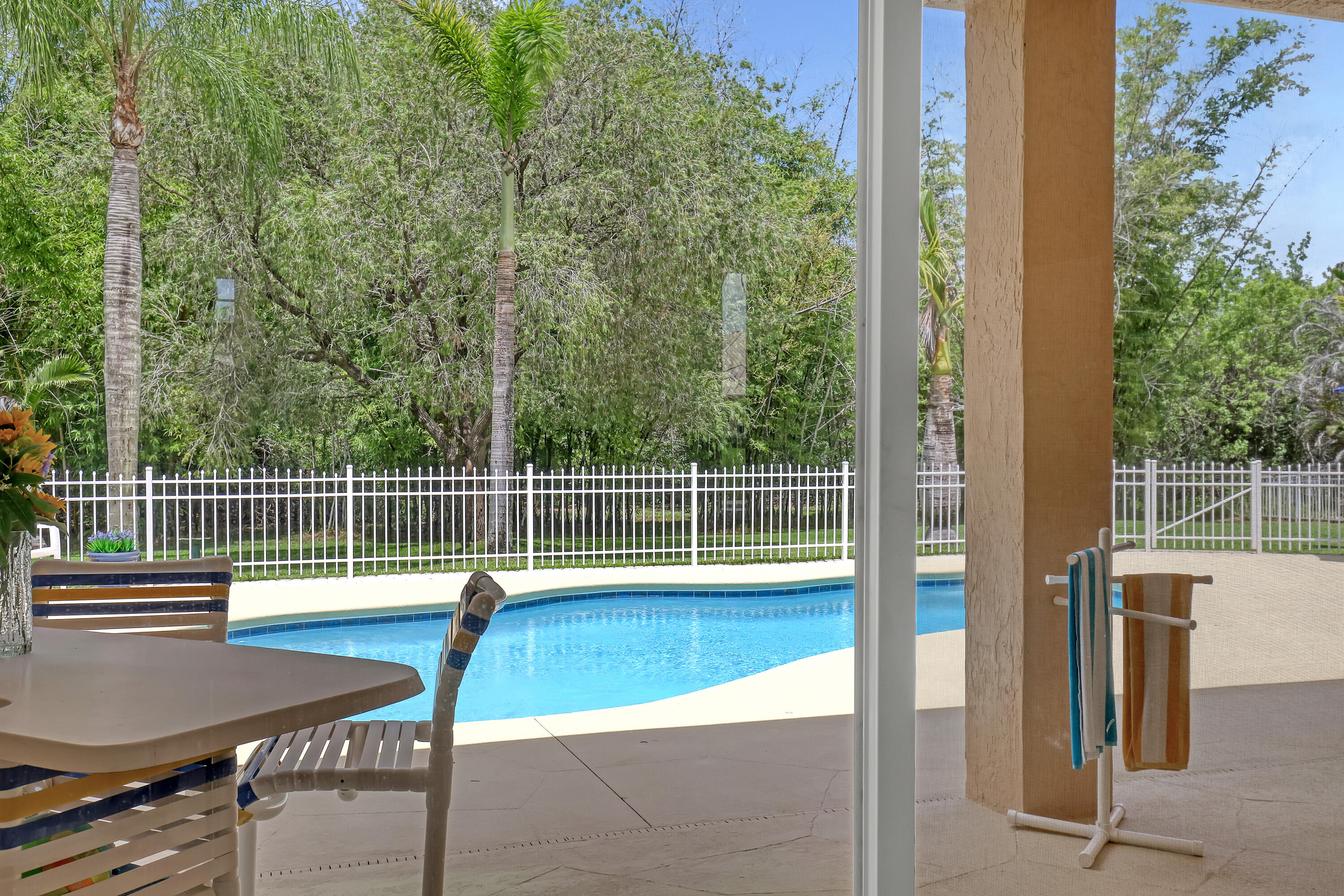 559 SW Squire Johns Lane