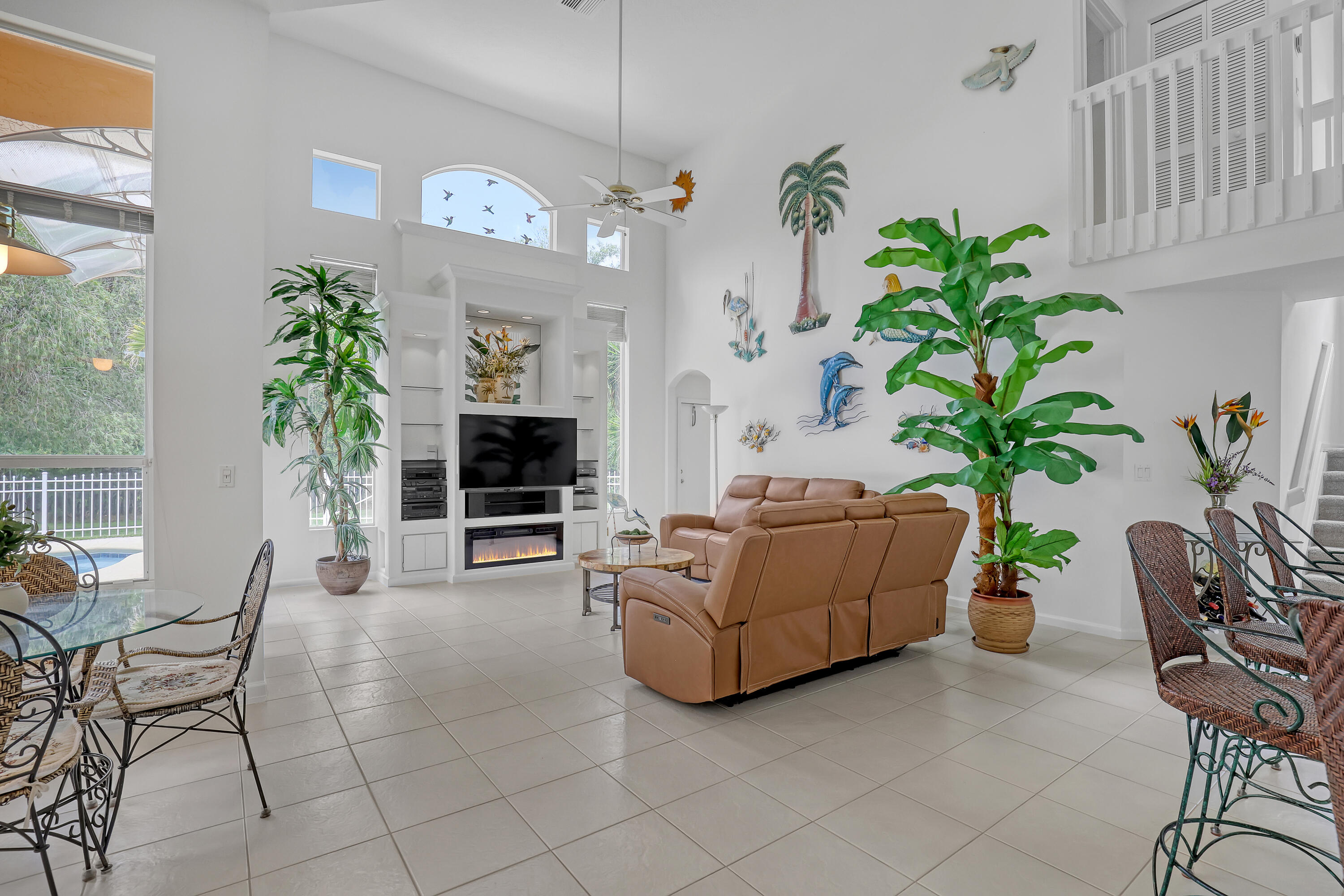 559 SW Squire Johns Lane
