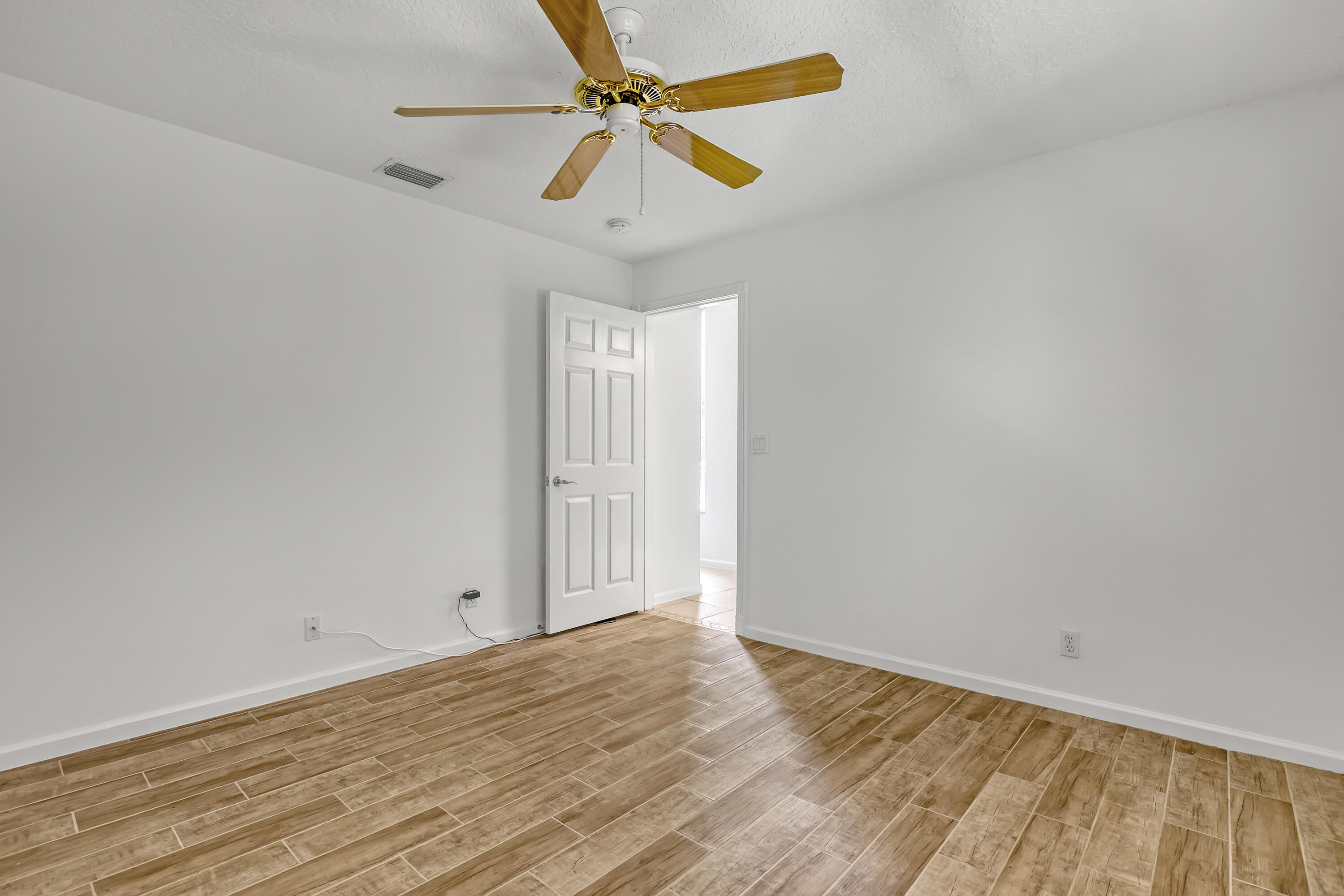 559 SW Squire Johns Lane