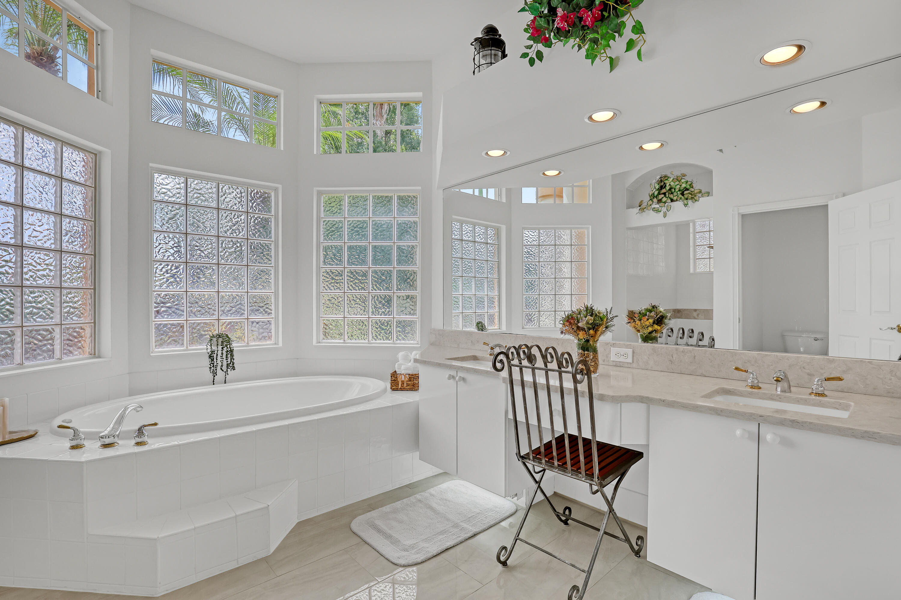 559 SW Squire Johns Lane