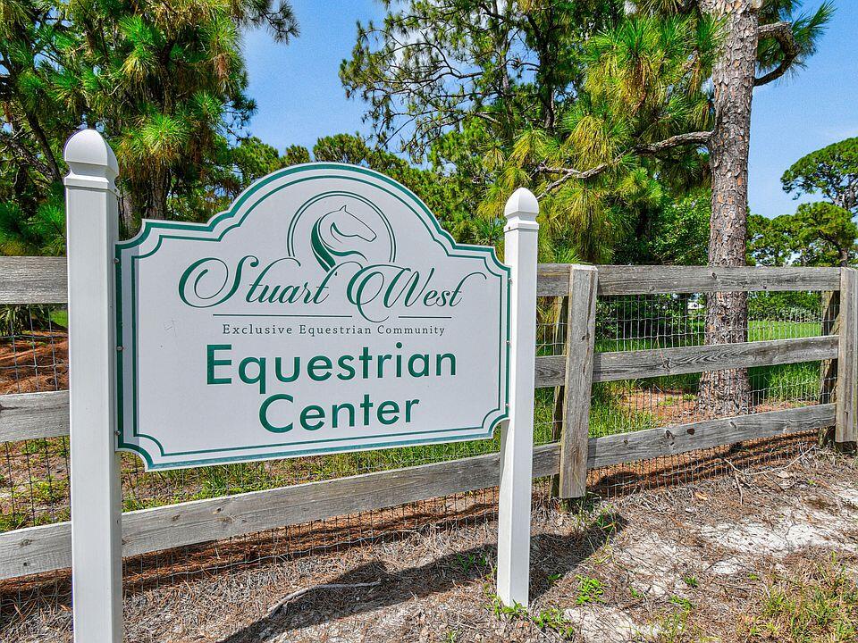 559 SW Squire Johns Lane