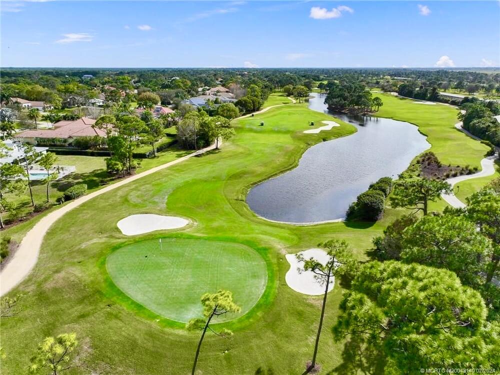 559 SW Squire Johns Lane