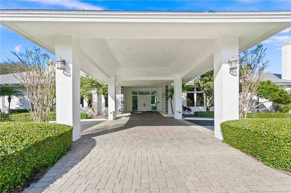 559 SW Squire Johns Lane