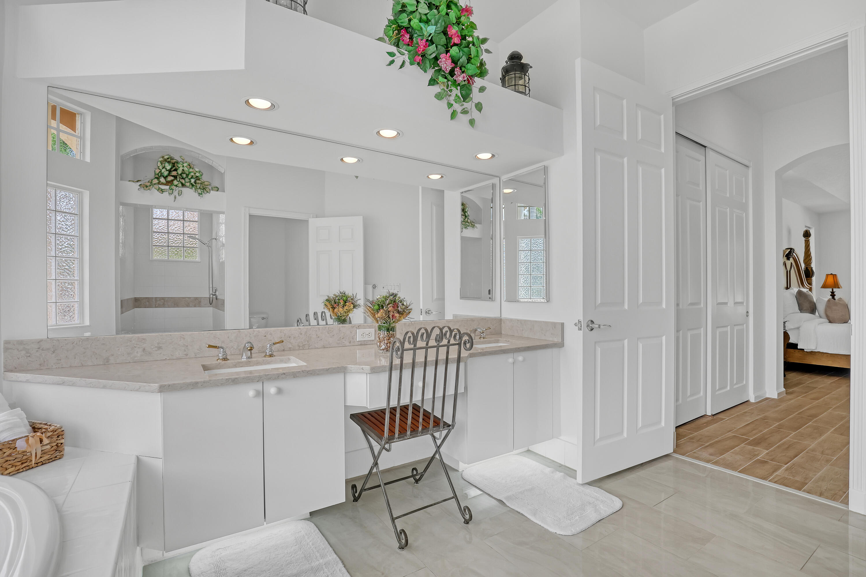 559 SW Squire Johns Lane