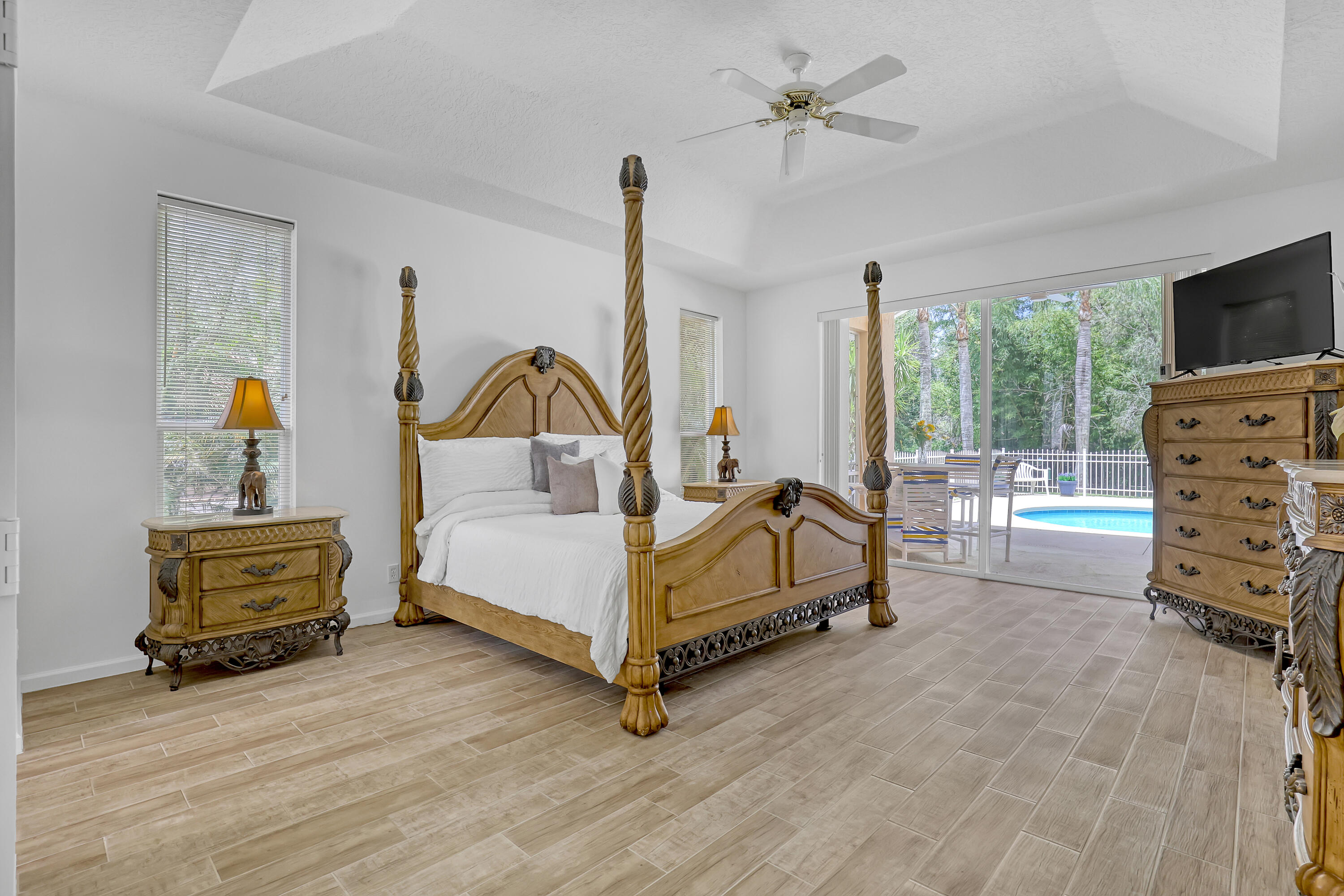 559 SW Squire Johns Lane
