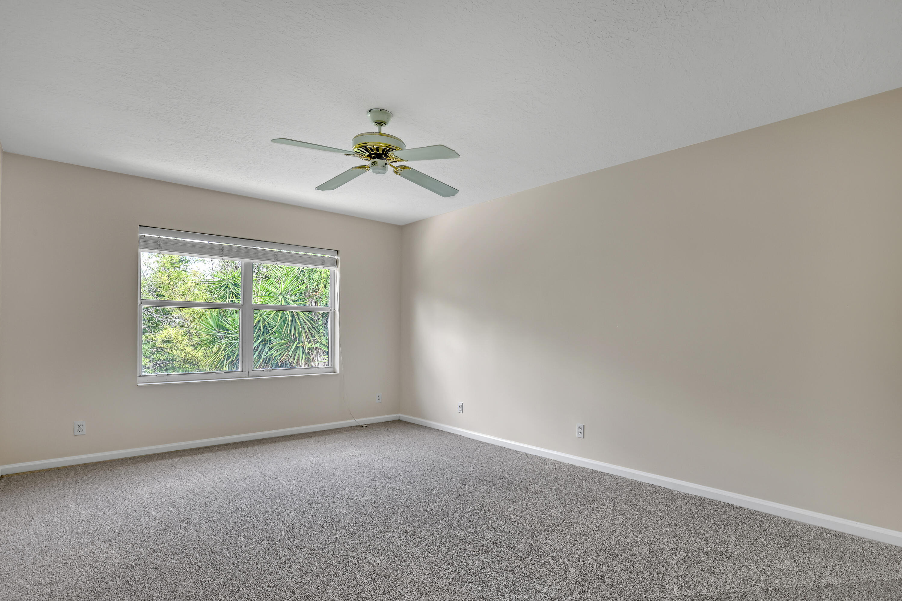 559 SW Squire Johns Lane