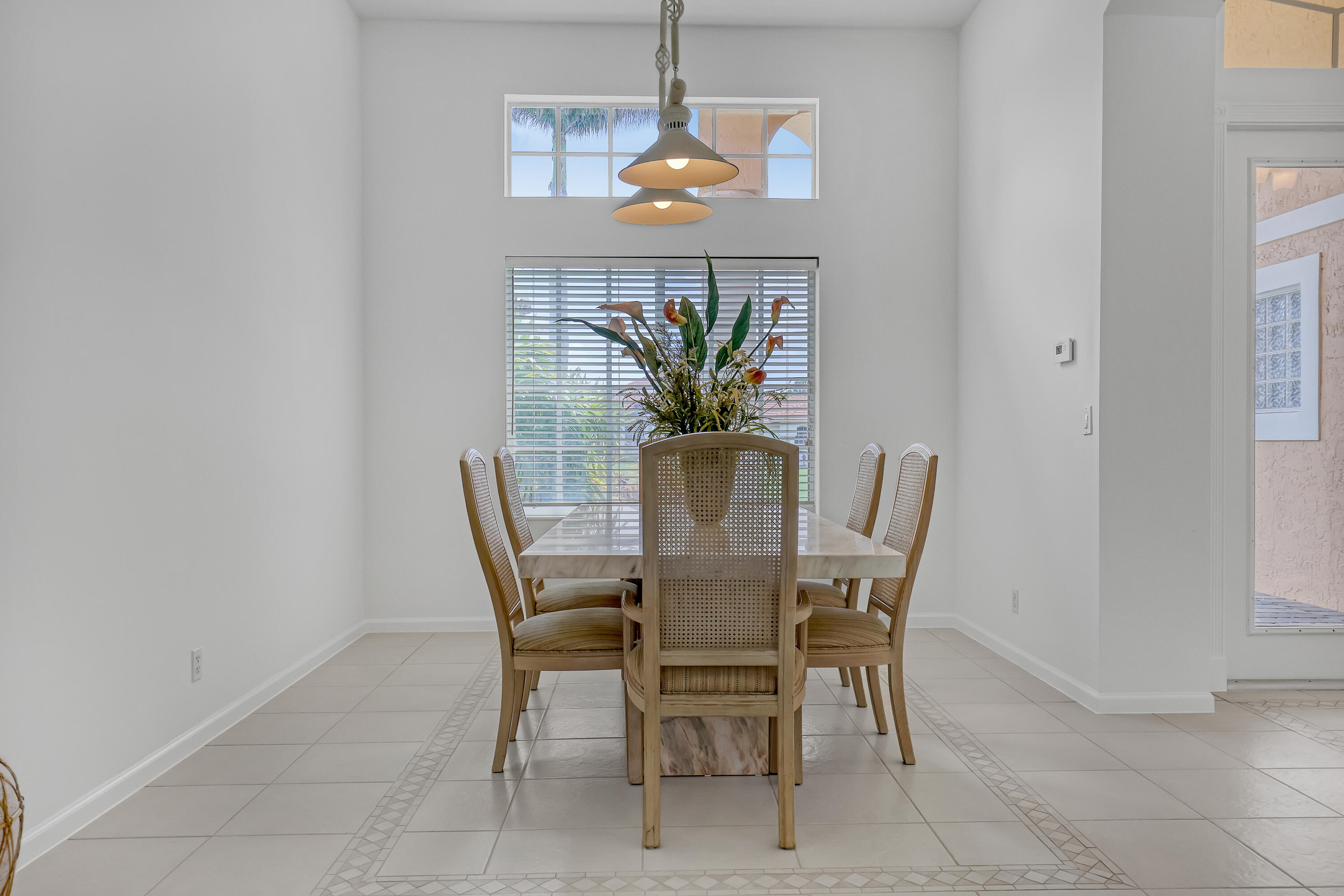 559 SW Squire Johns Lane