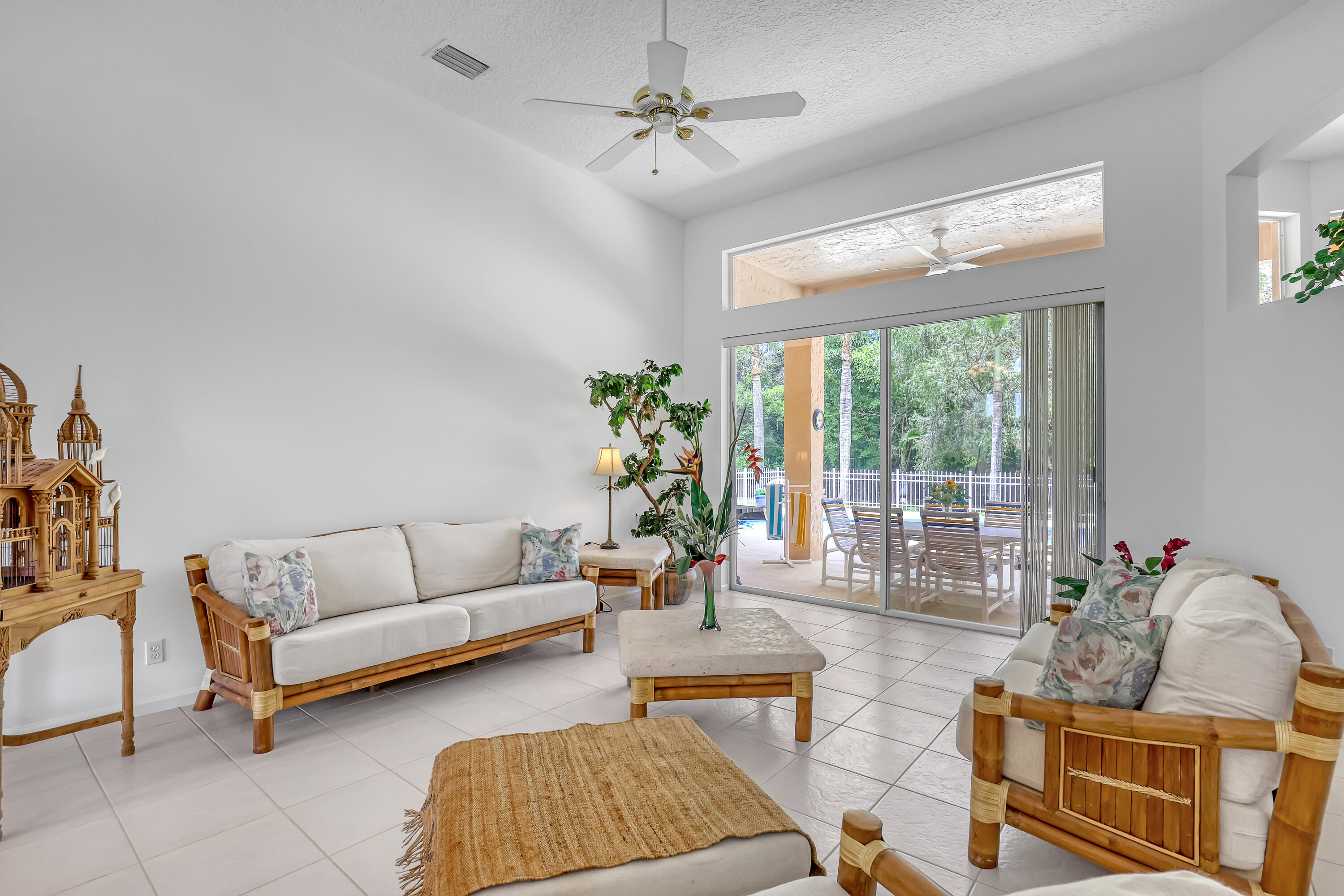 559 SW Squire Johns Lane