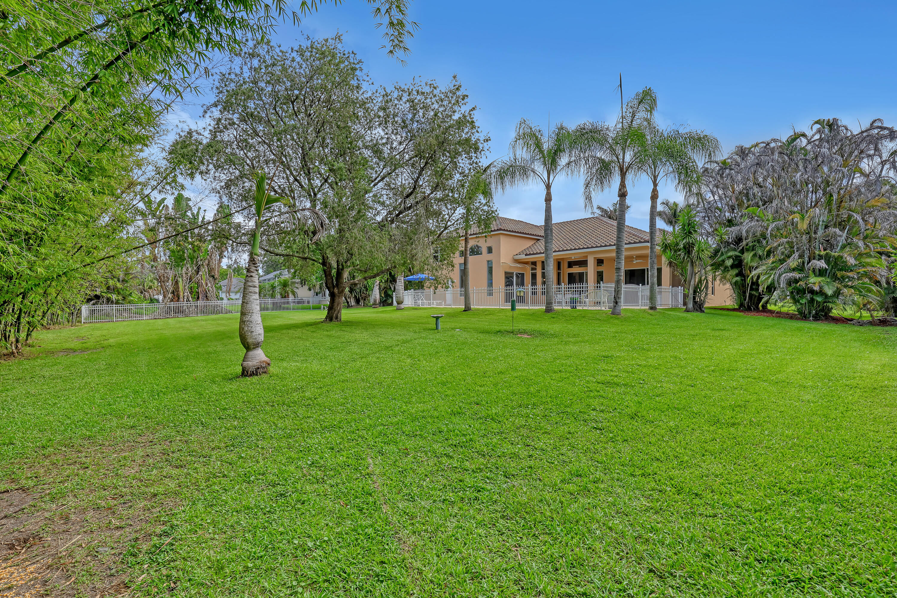 559 SW Squire Johns Lane