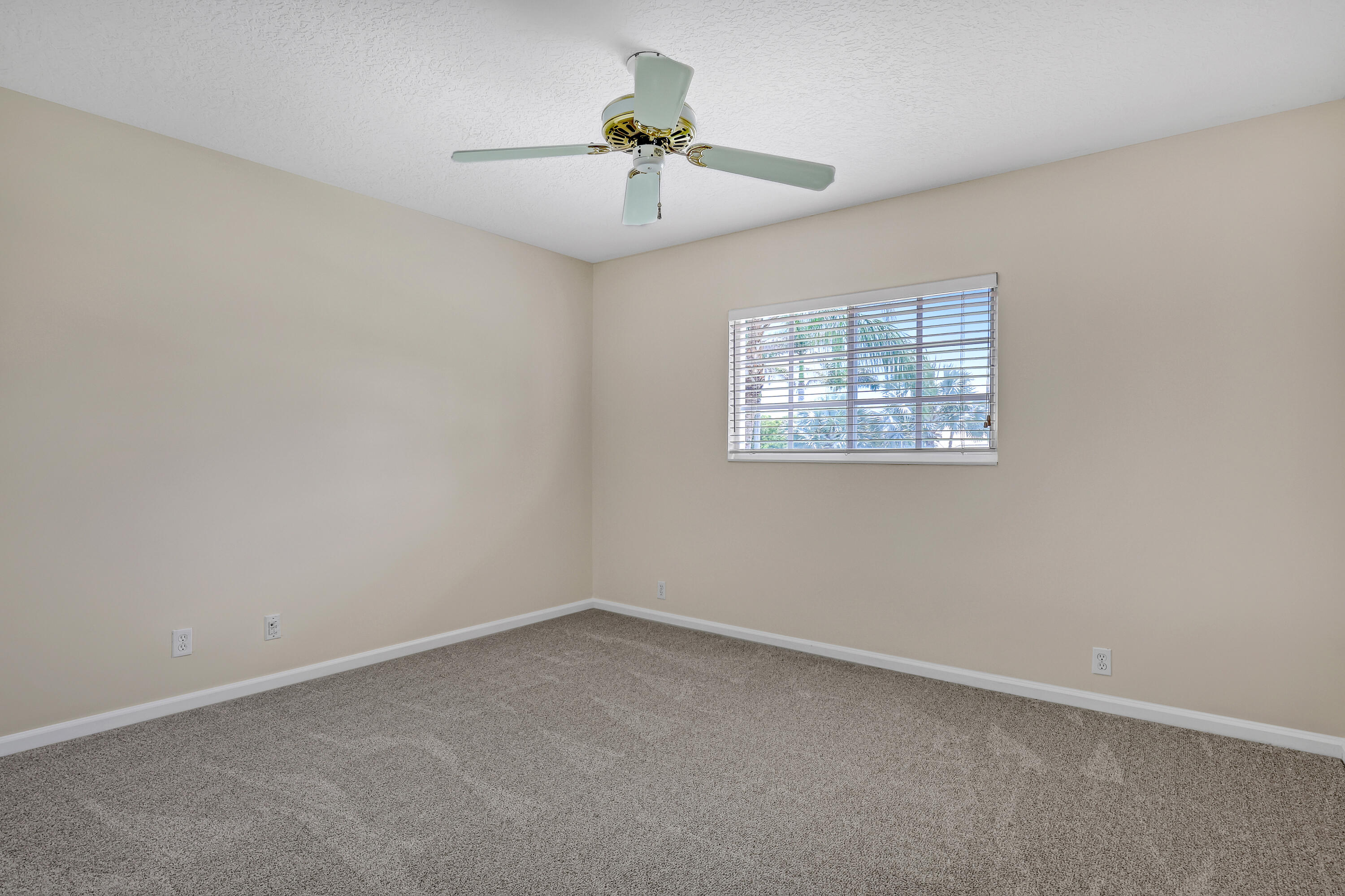 559 SW Squire Johns Lane