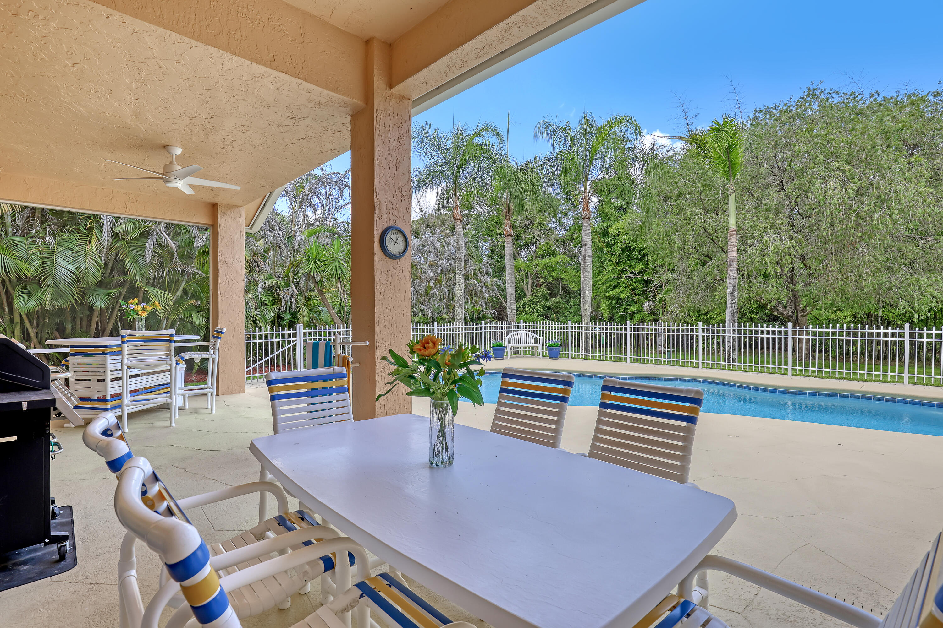 559 SW Squire Johns Lane