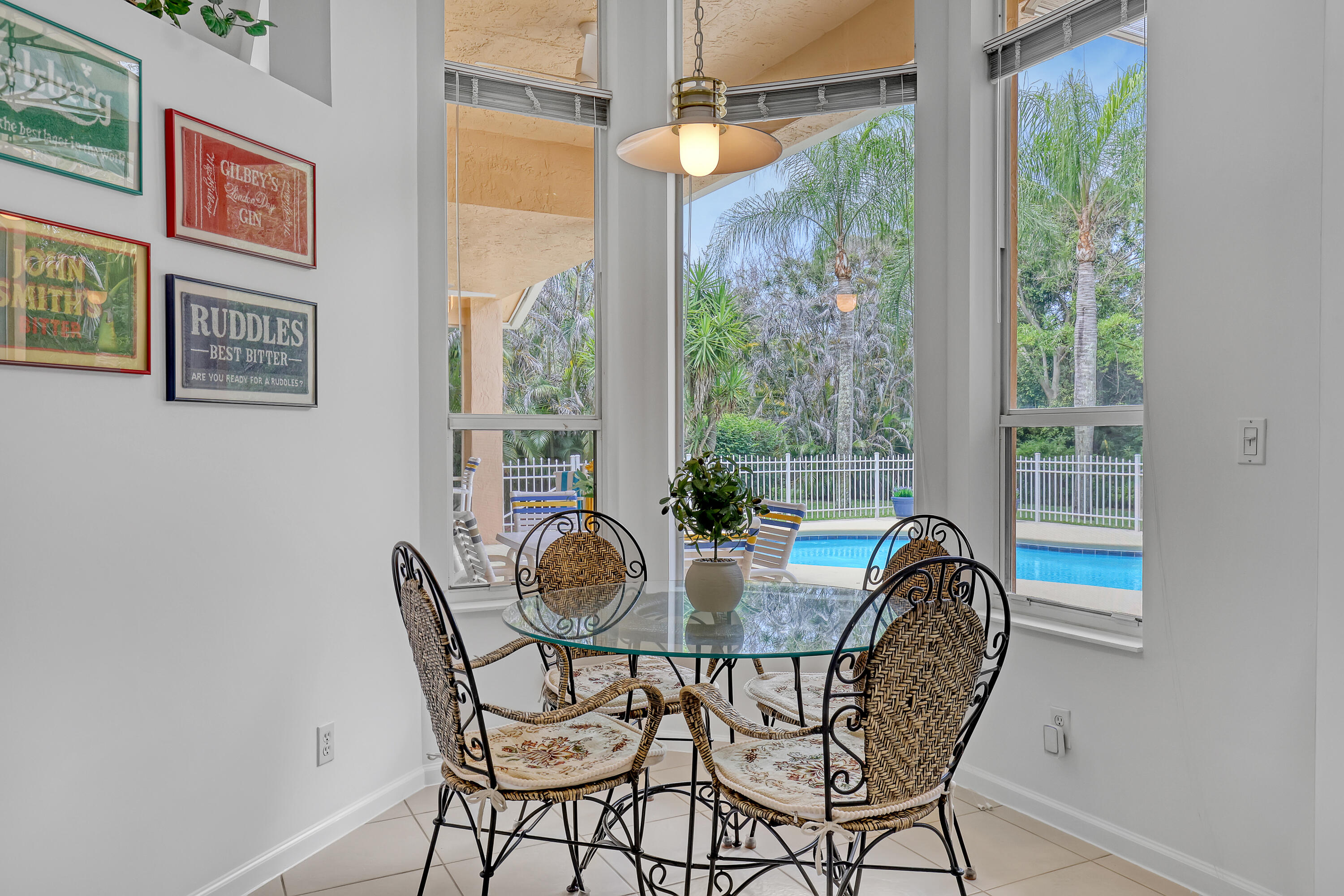 559 SW Squire Johns Lane