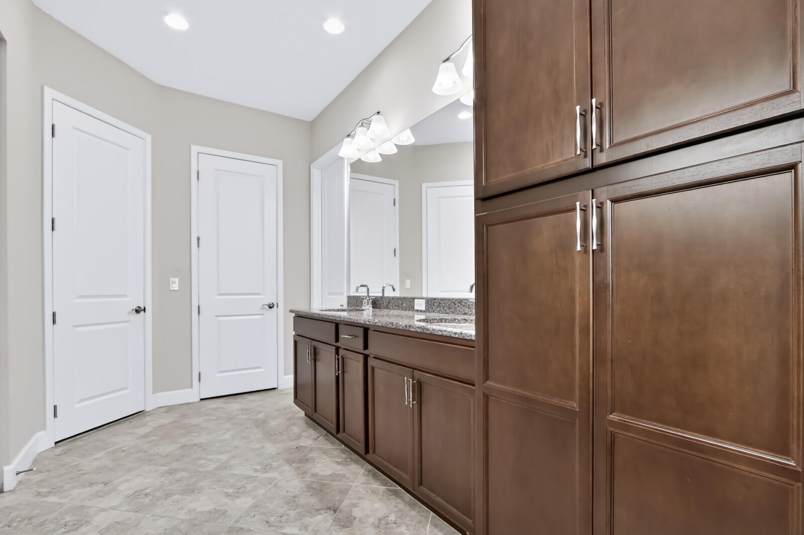 5541 MACOON Way
