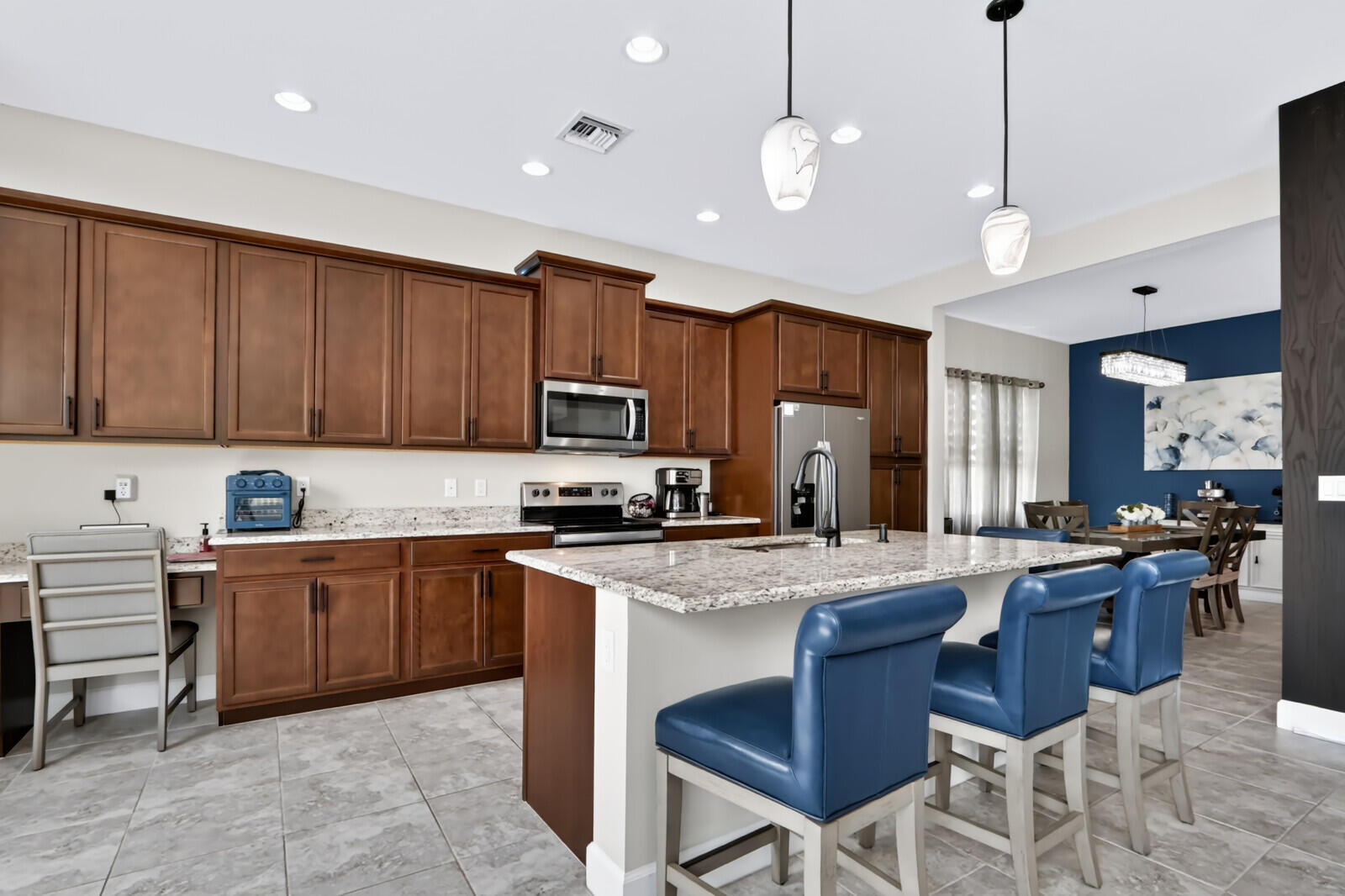 5541 MACOON Way