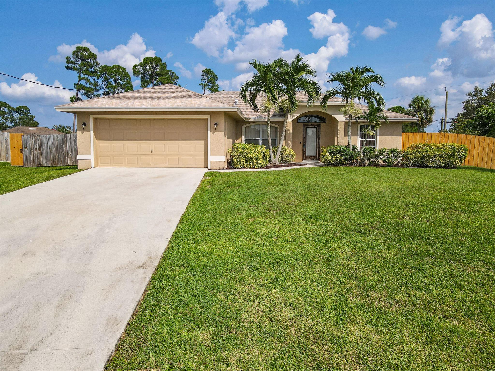 1661 SW Cefalu Circle